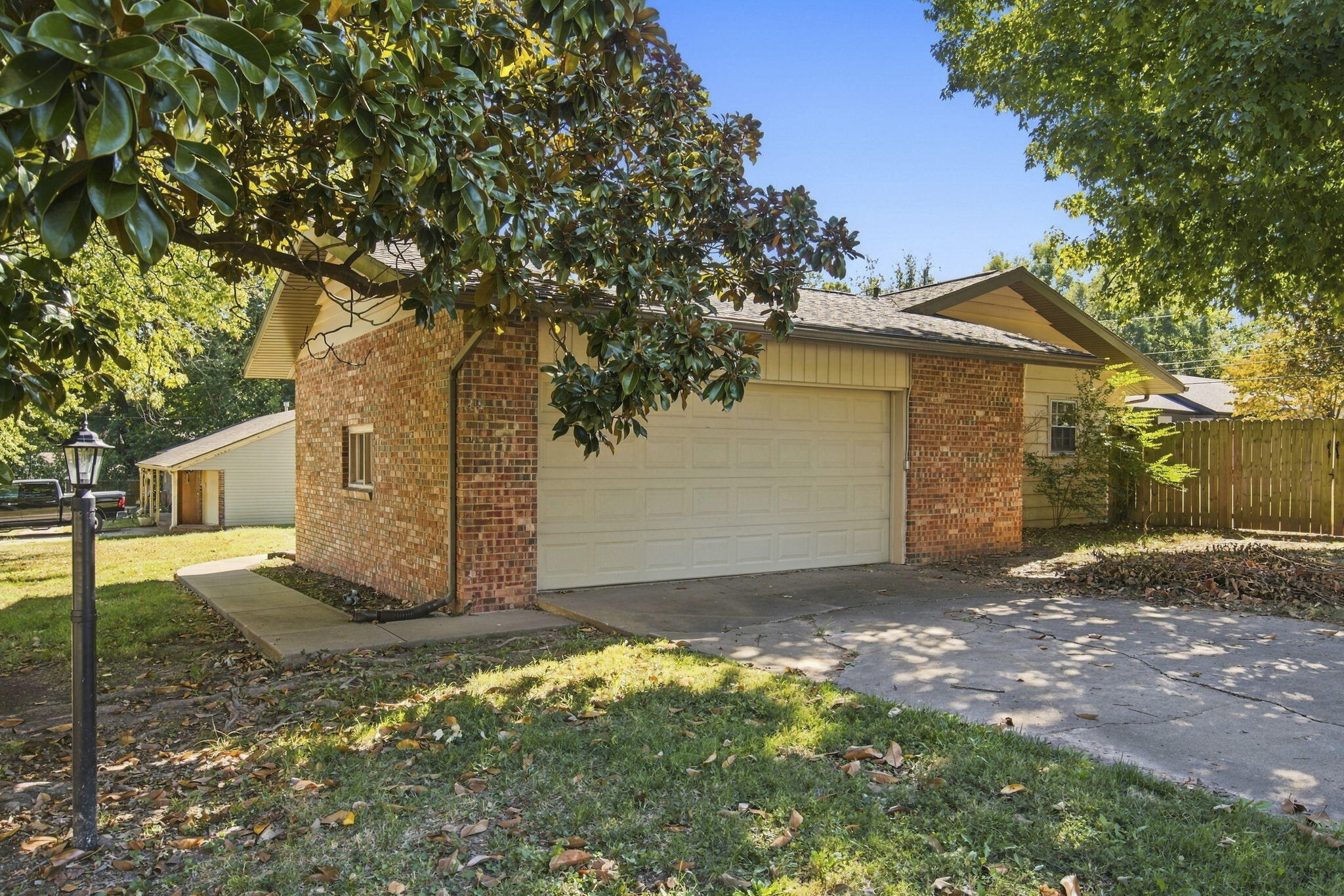 2904 East Eastmoor Drive Property Photo 3