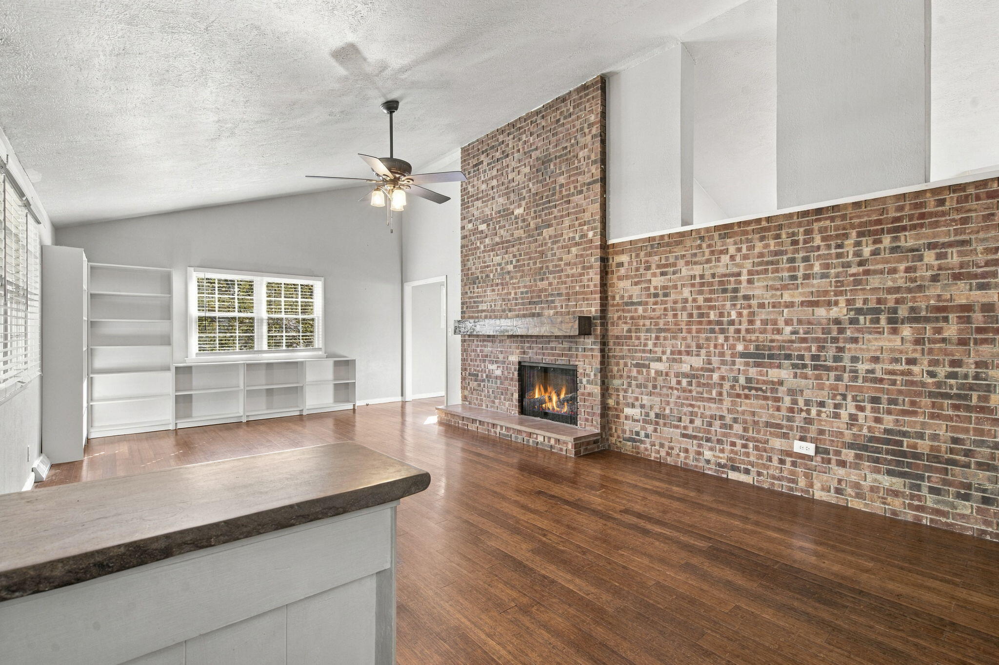 2904 East Eastmoor Drive Property Photo 4