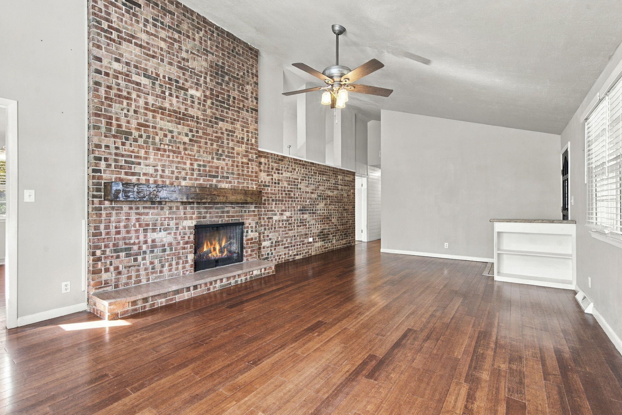2904 East Eastmoor Drive Property Photo 6