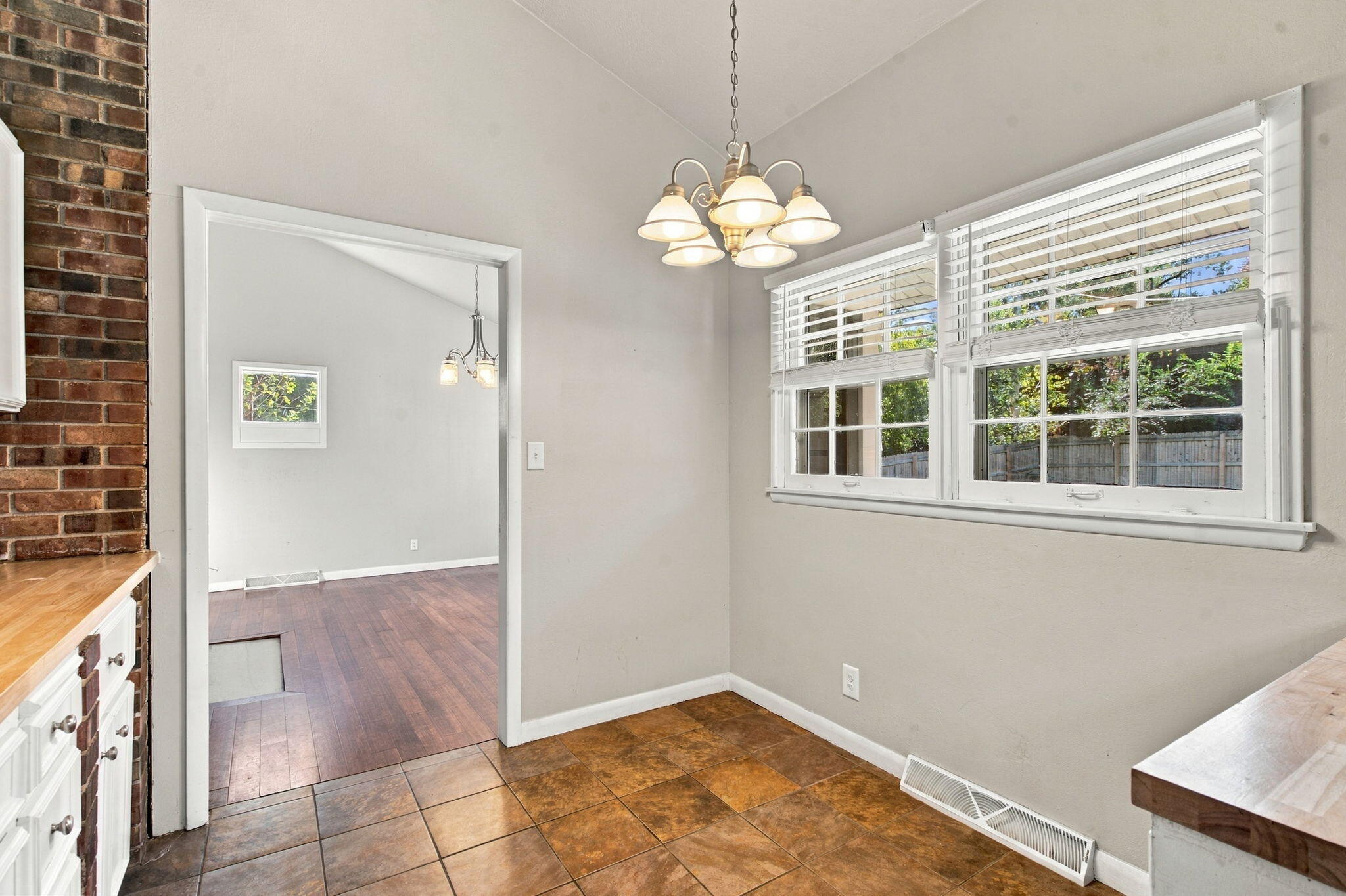 2904 East Eastmoor Drive Property Photo 10