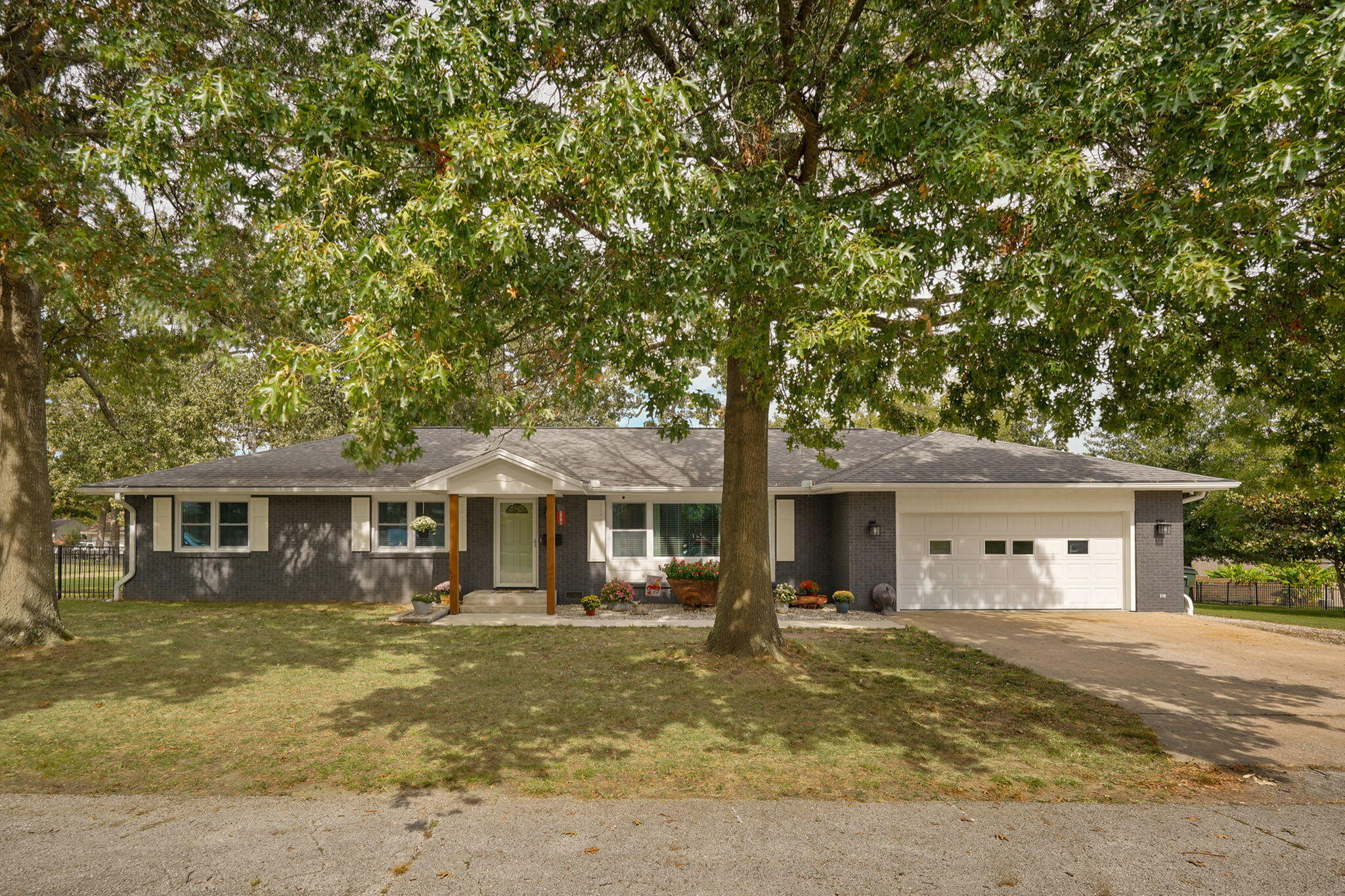 530 Oak Lane Property Photo 1