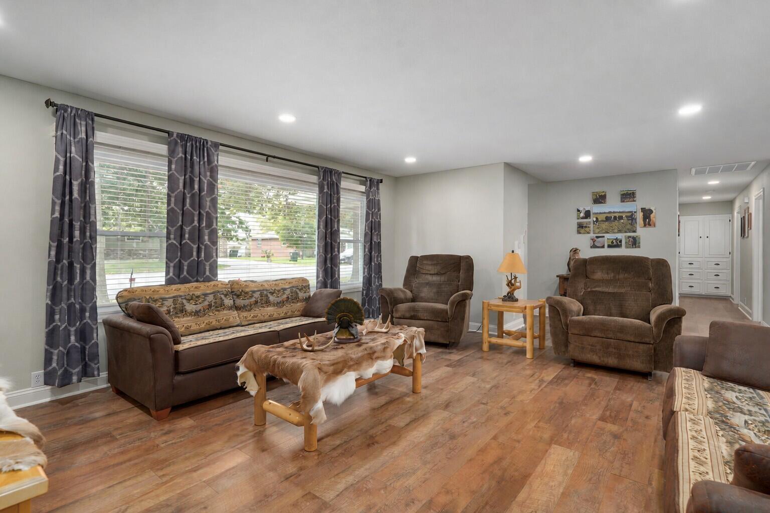 530 Oak Lane Property Photo 3