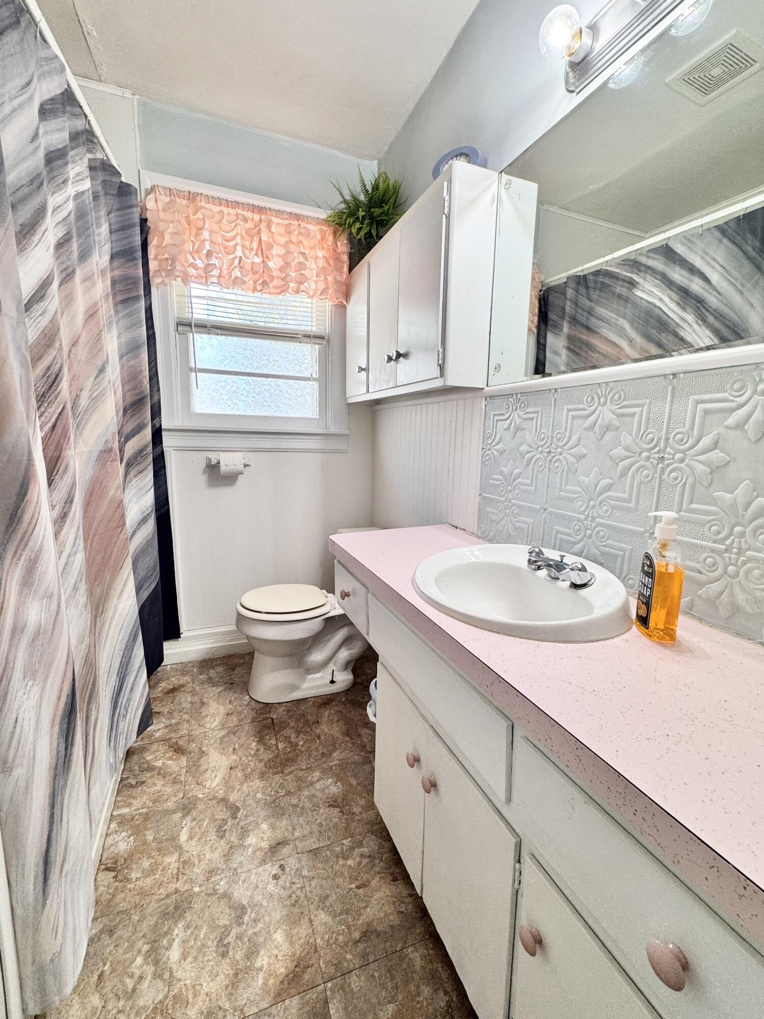 1016 East Cherokee Street Property Photo 7
