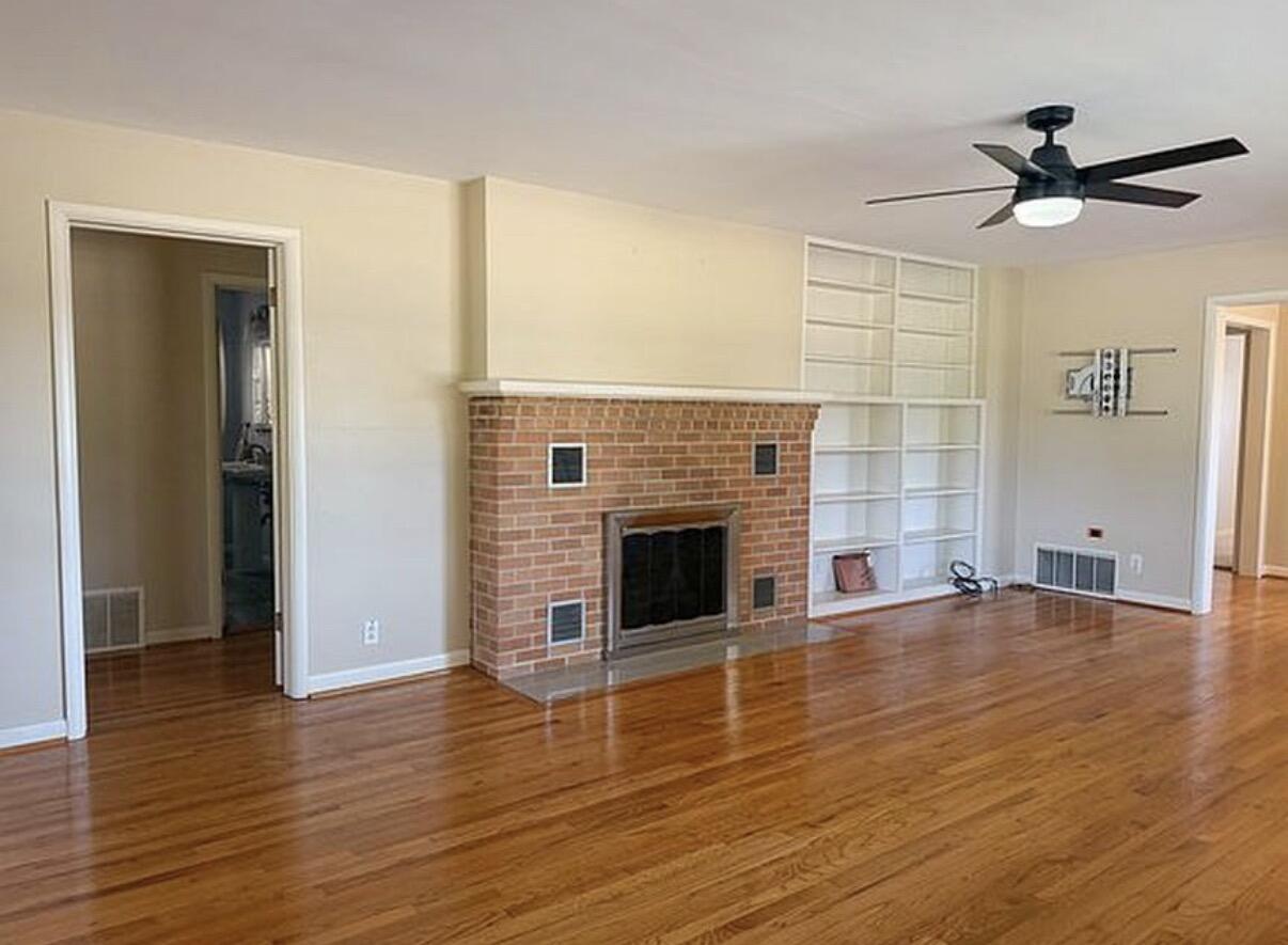 2402 East 11th Street Property Photo 11
