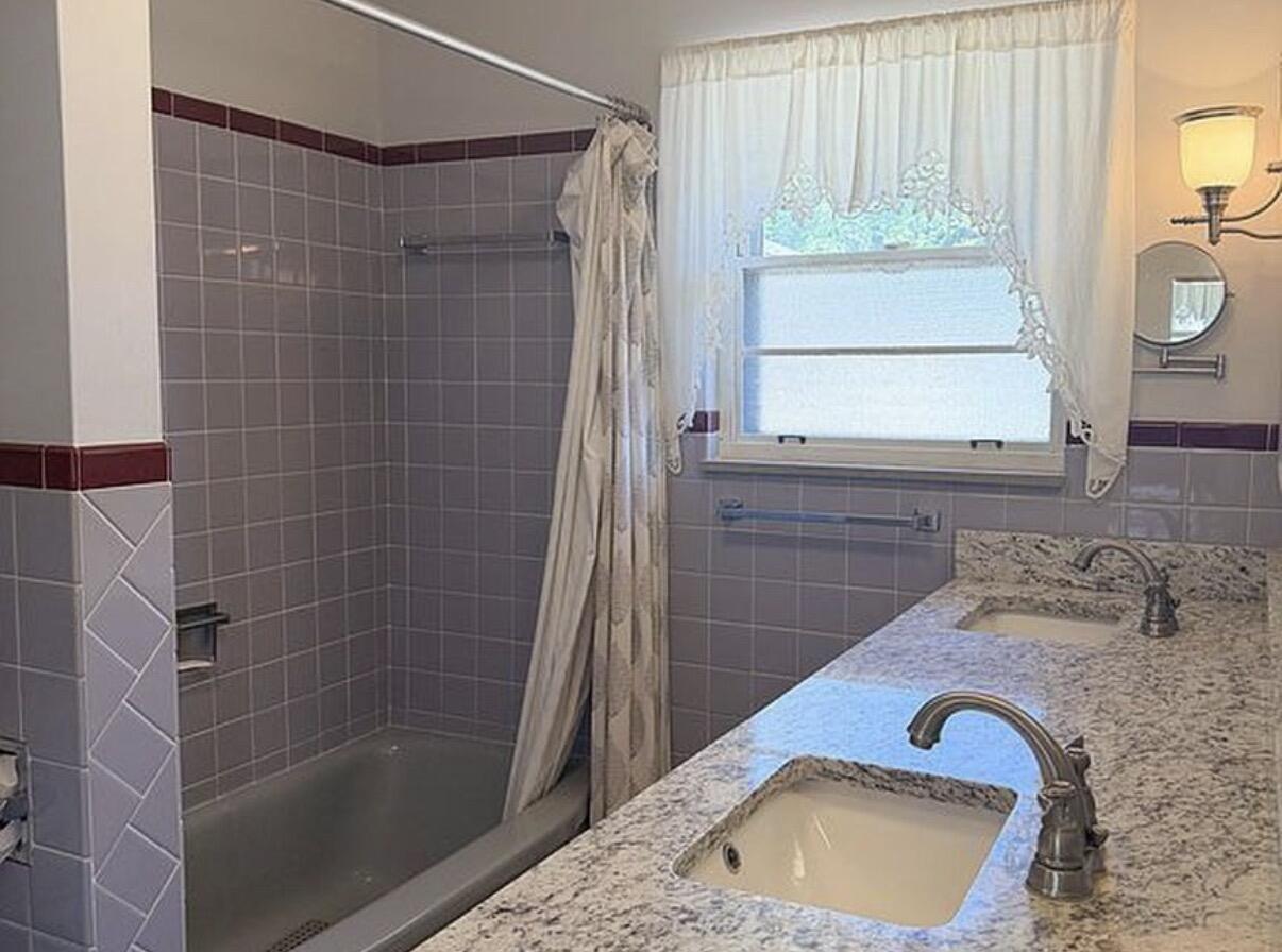 2402 East 11th Street Property Photo 15