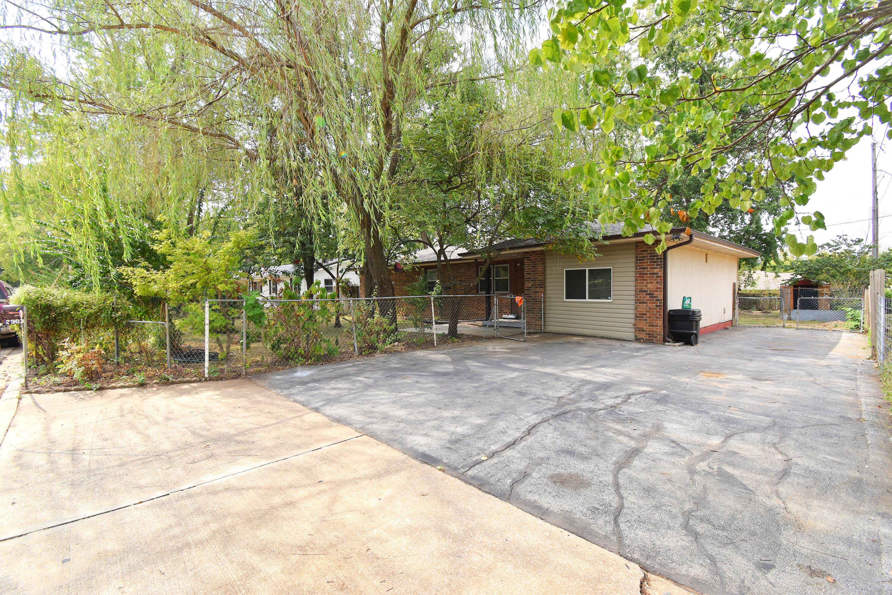 2303 South Orchard Avenue Property Photo 1