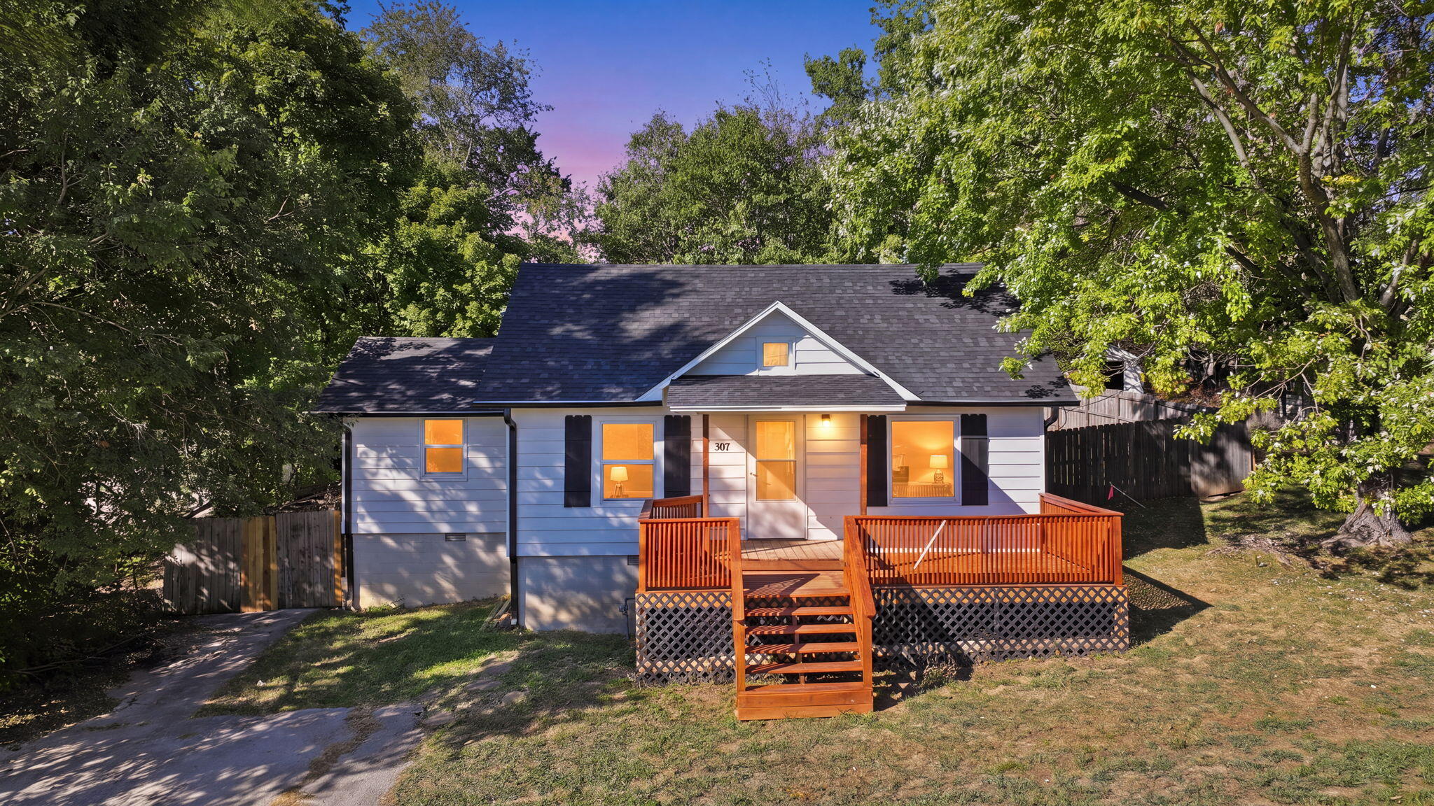 307 East Robertson Street Property Photo 1