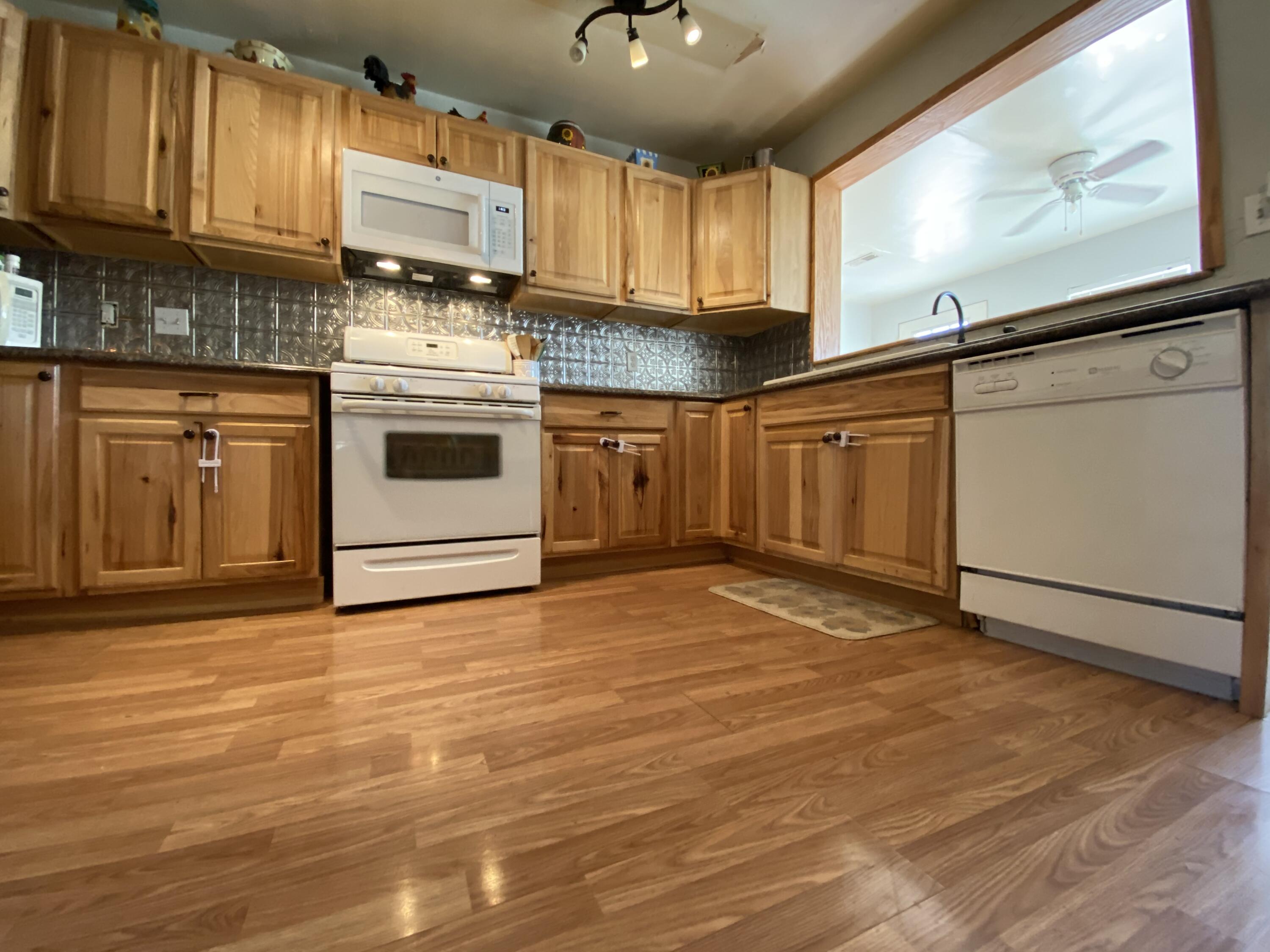 9648 County Road 7670 Property Photo 3