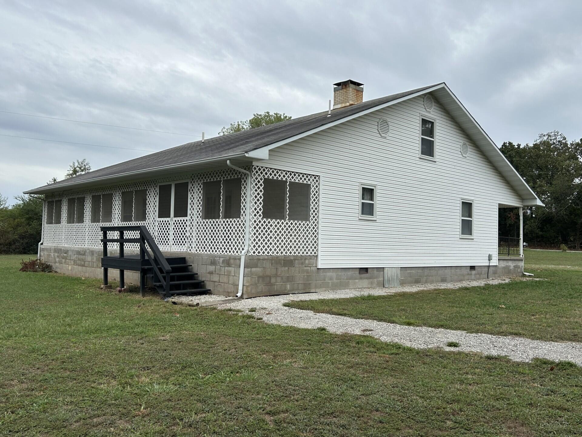 8898 Westview Road Property Photo 3