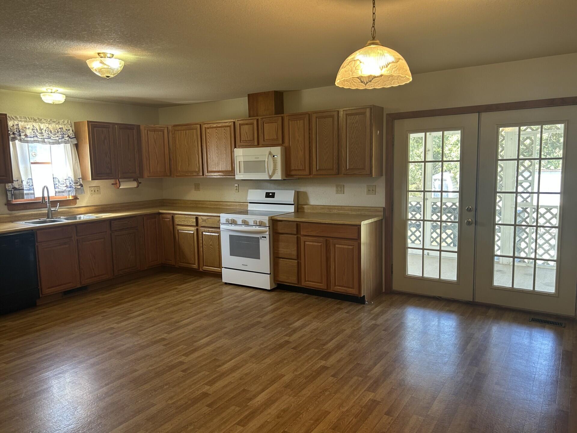 8898 Westview Road Property Photo 8