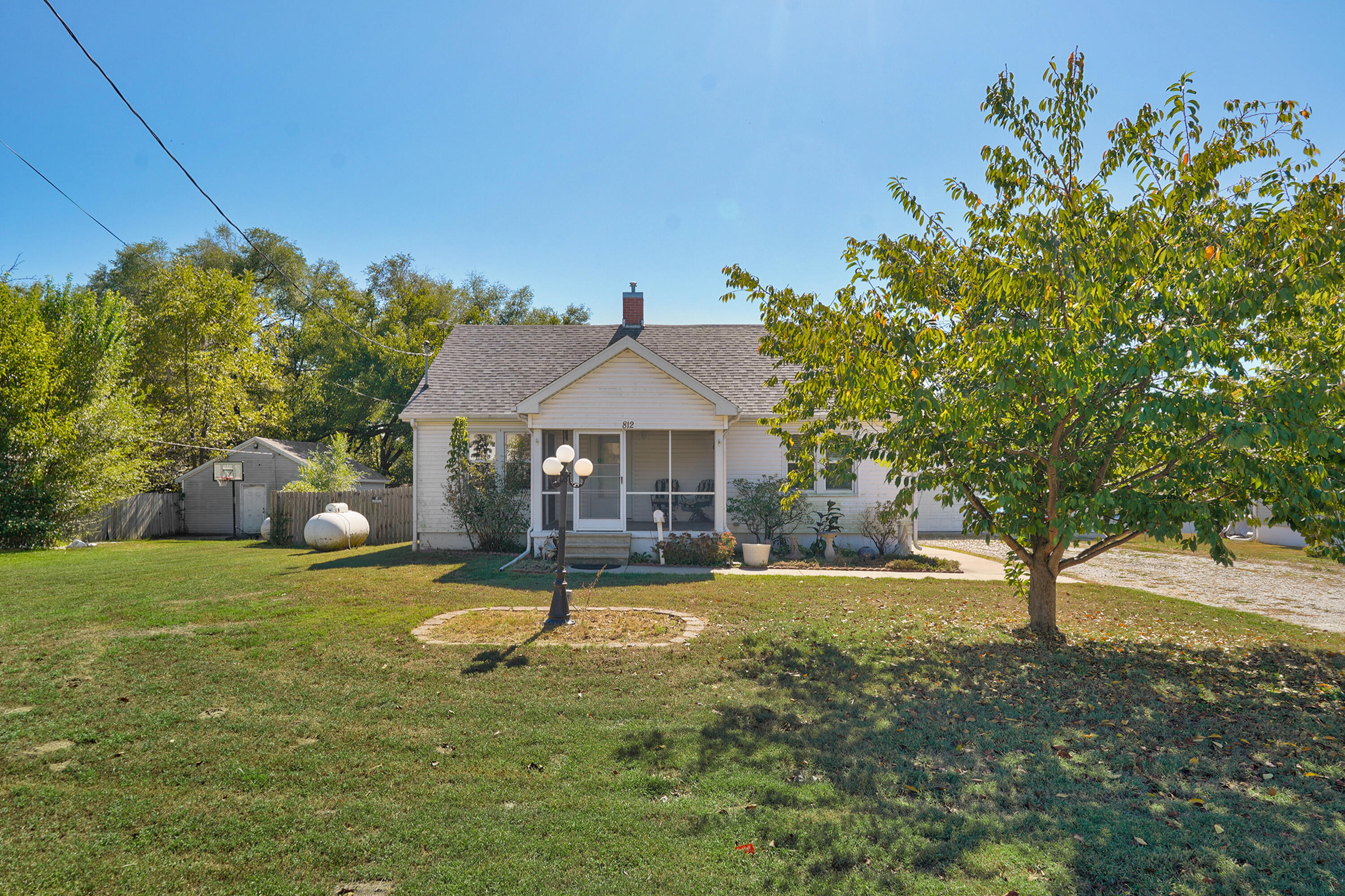 812 East Locust Street Property Photo 1