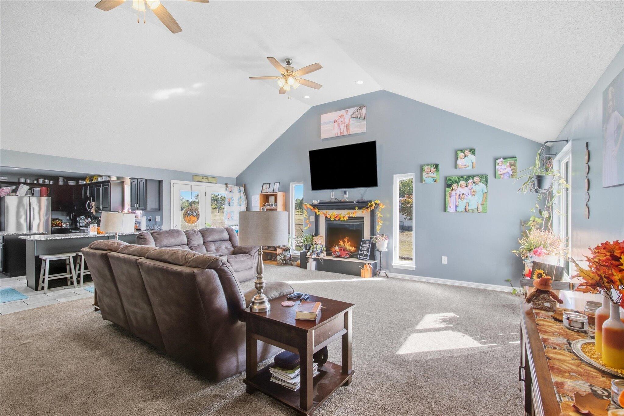 3324 Farm Road 1107 Property Photo 4
