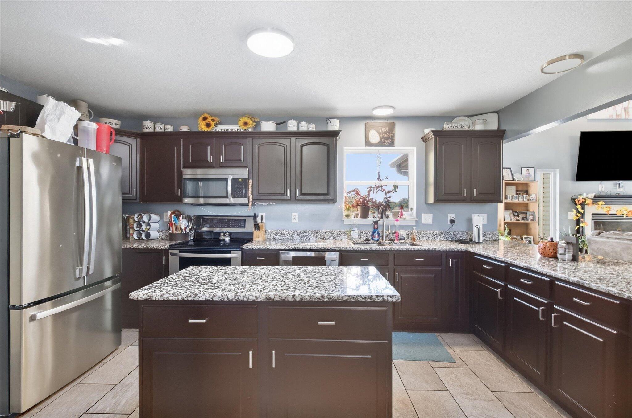 3324 Farm Road 1107 Property Photo 8