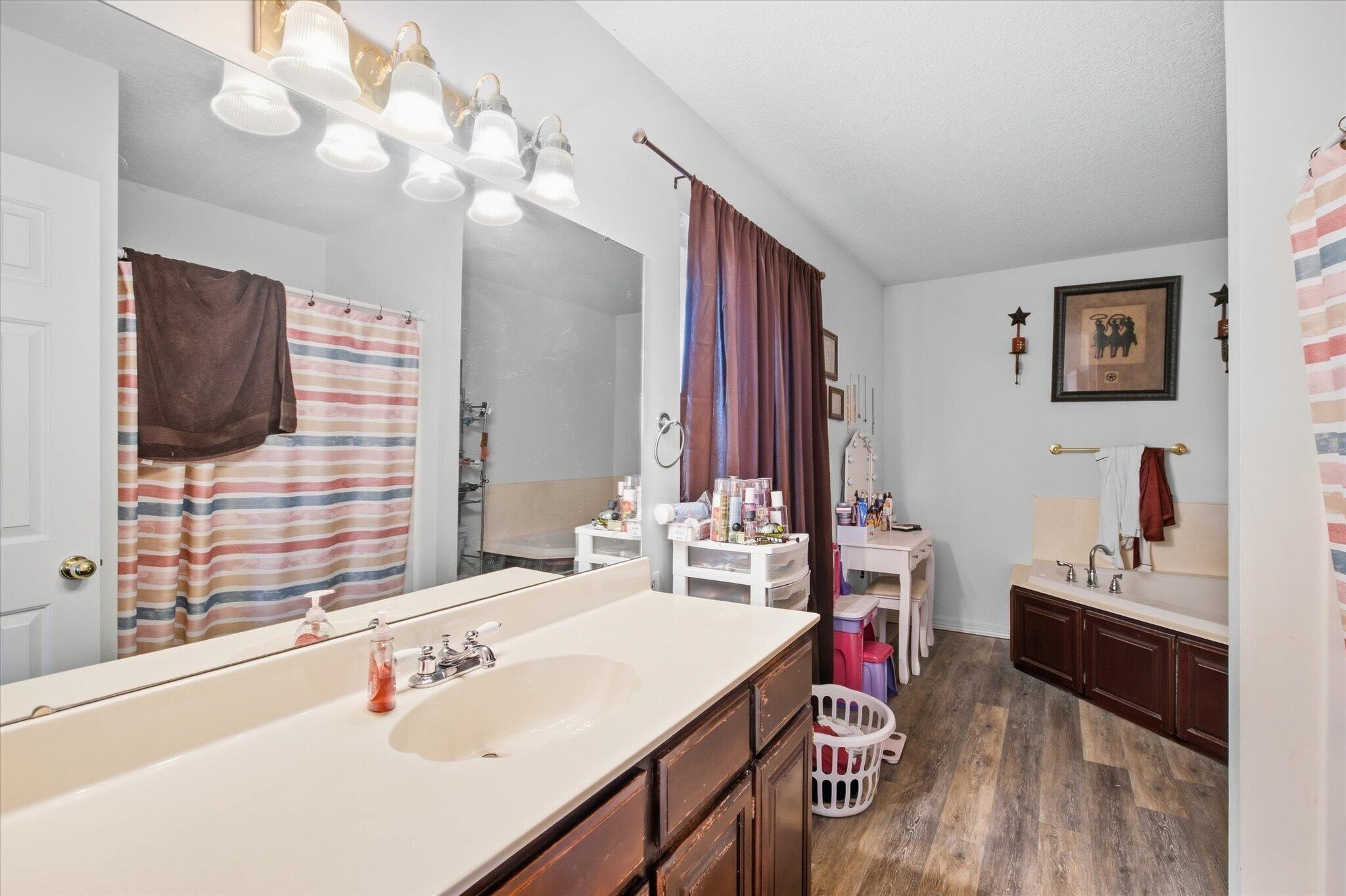 3324 Farm Road 1107 Property Photo 17