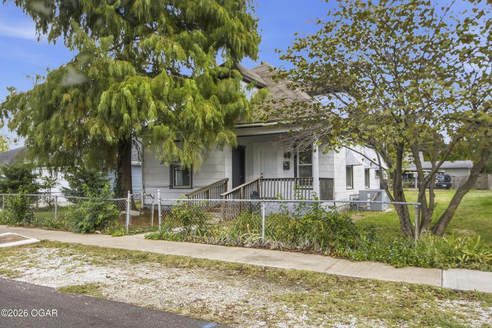715 North Oak Street Property Photo 1