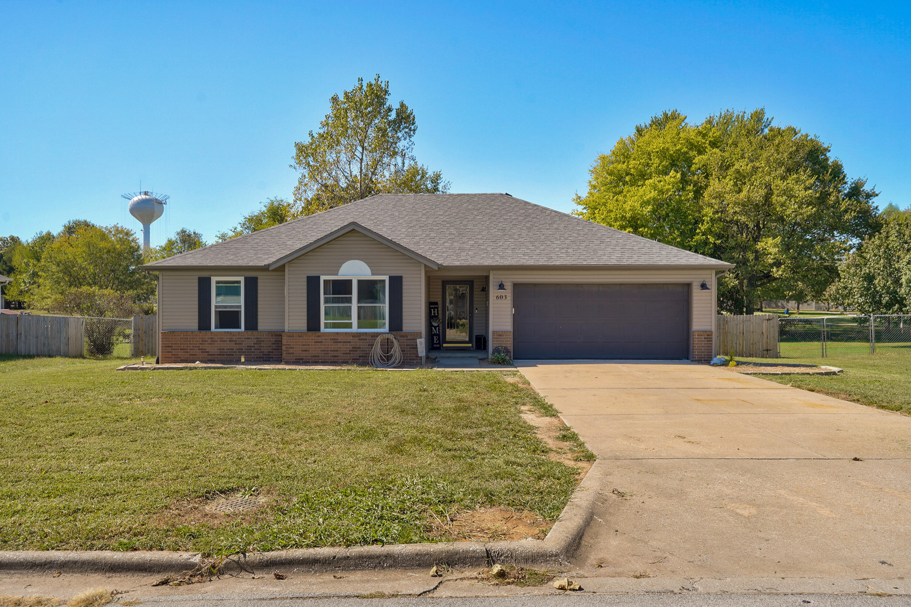 603 South Sunmeadow Drive Property Photo 2