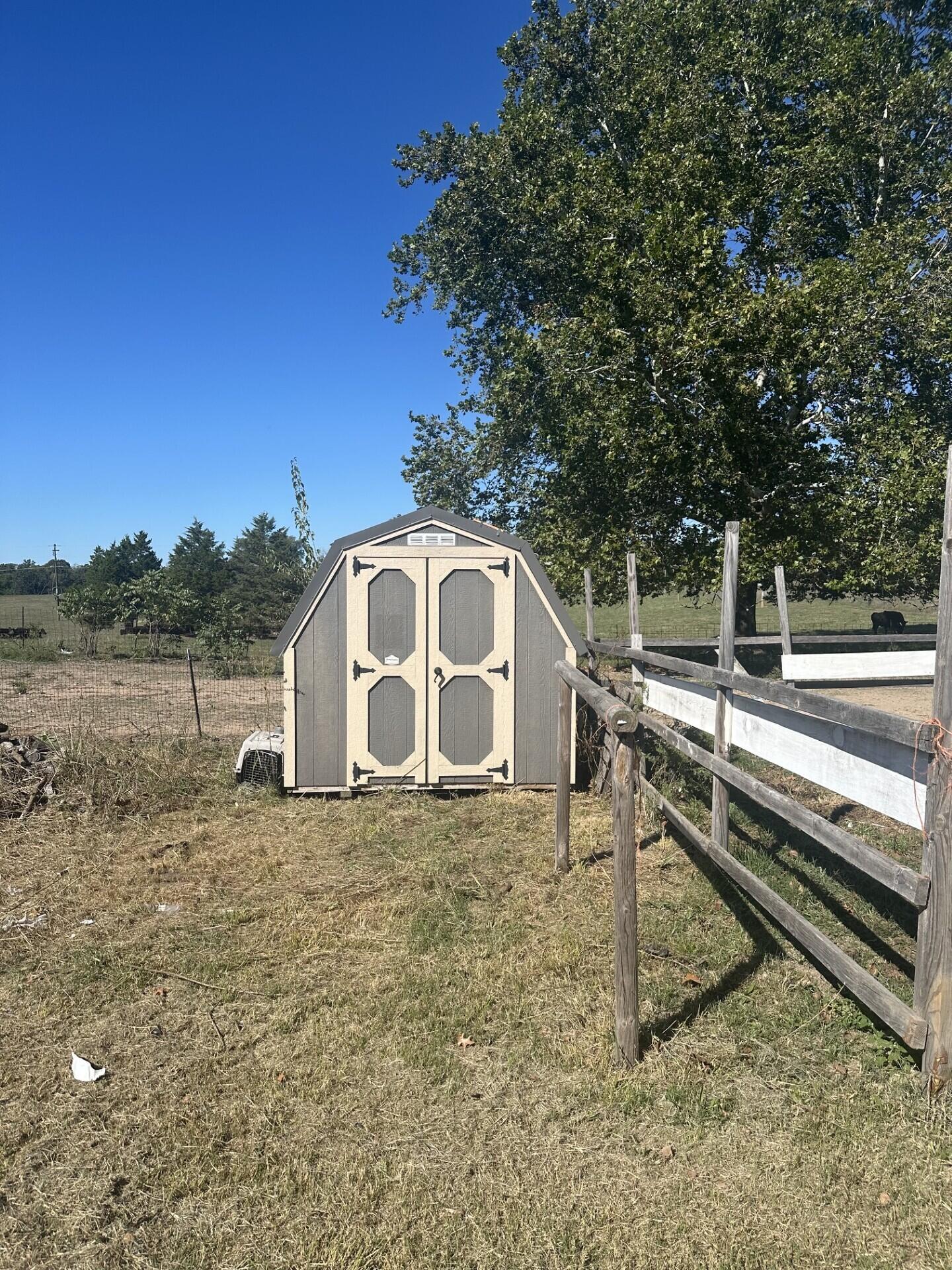 7664 Highway E Property Photo 5
