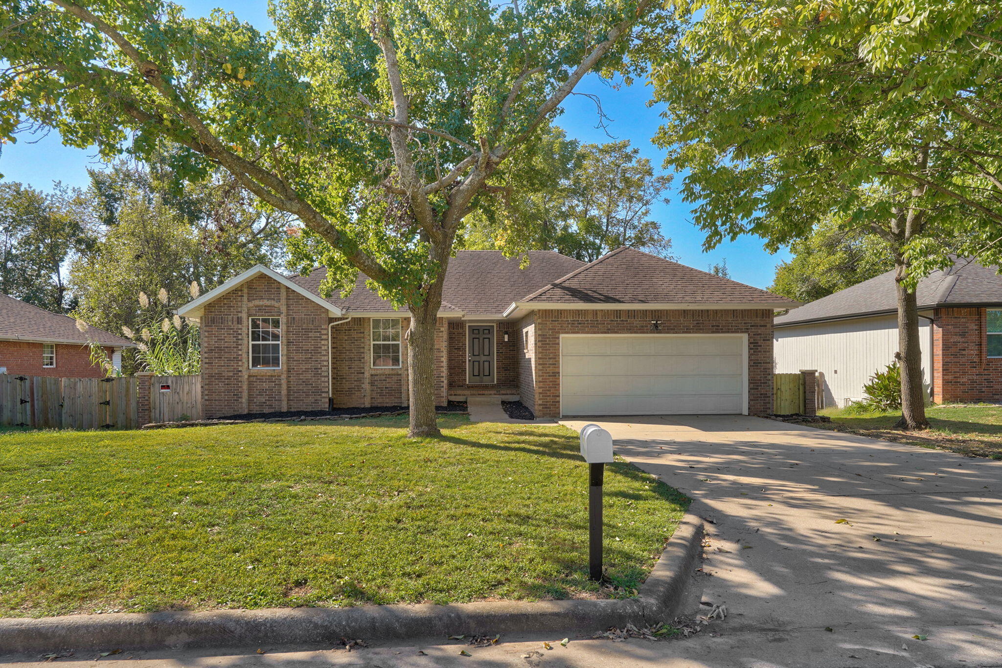 2366 West Rockwood Street Property Photo 1