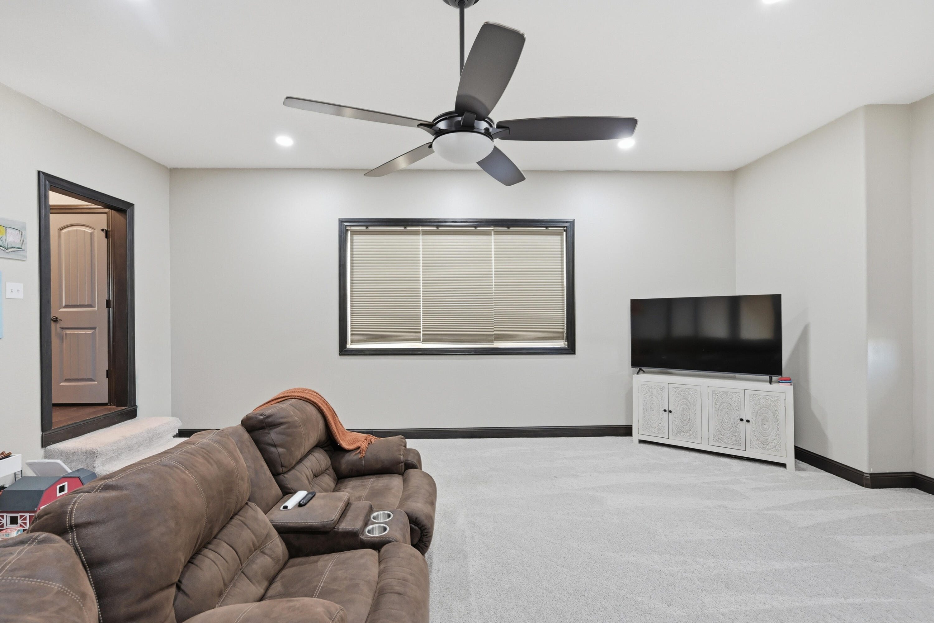 8161 Falcon Road Property Photo 33