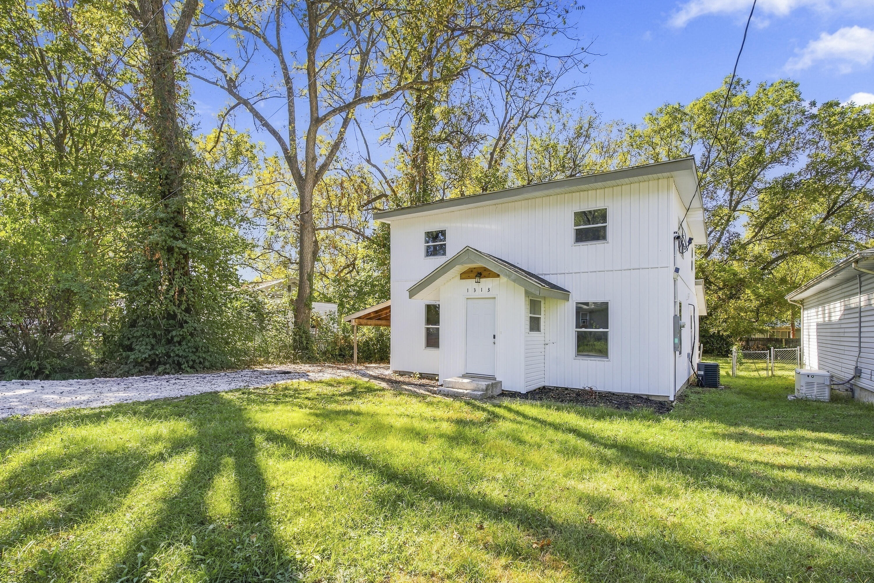 1313 North Clifton Avenue Property Photo 2