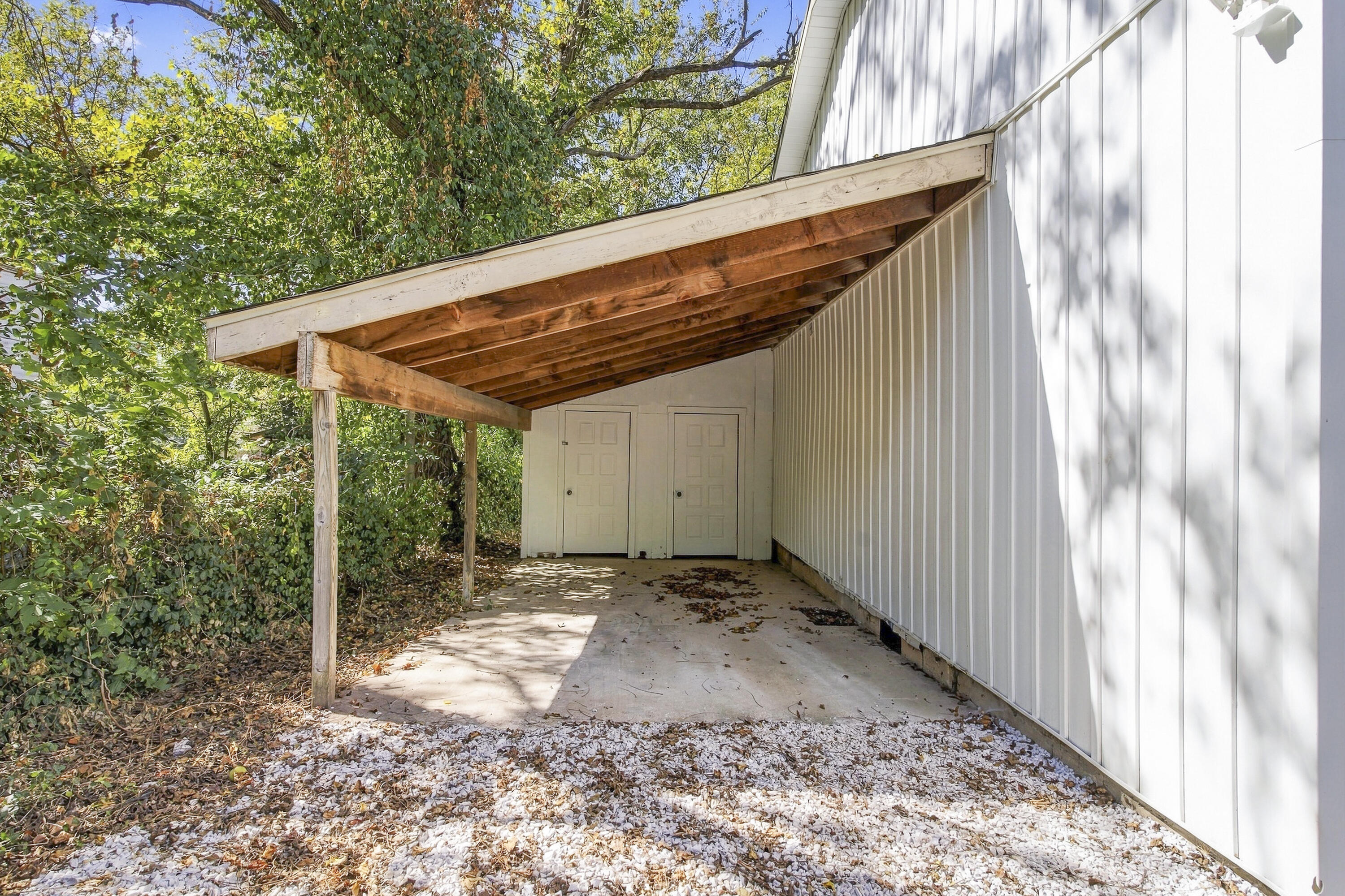 1313 North Clifton Avenue Property Photo 4