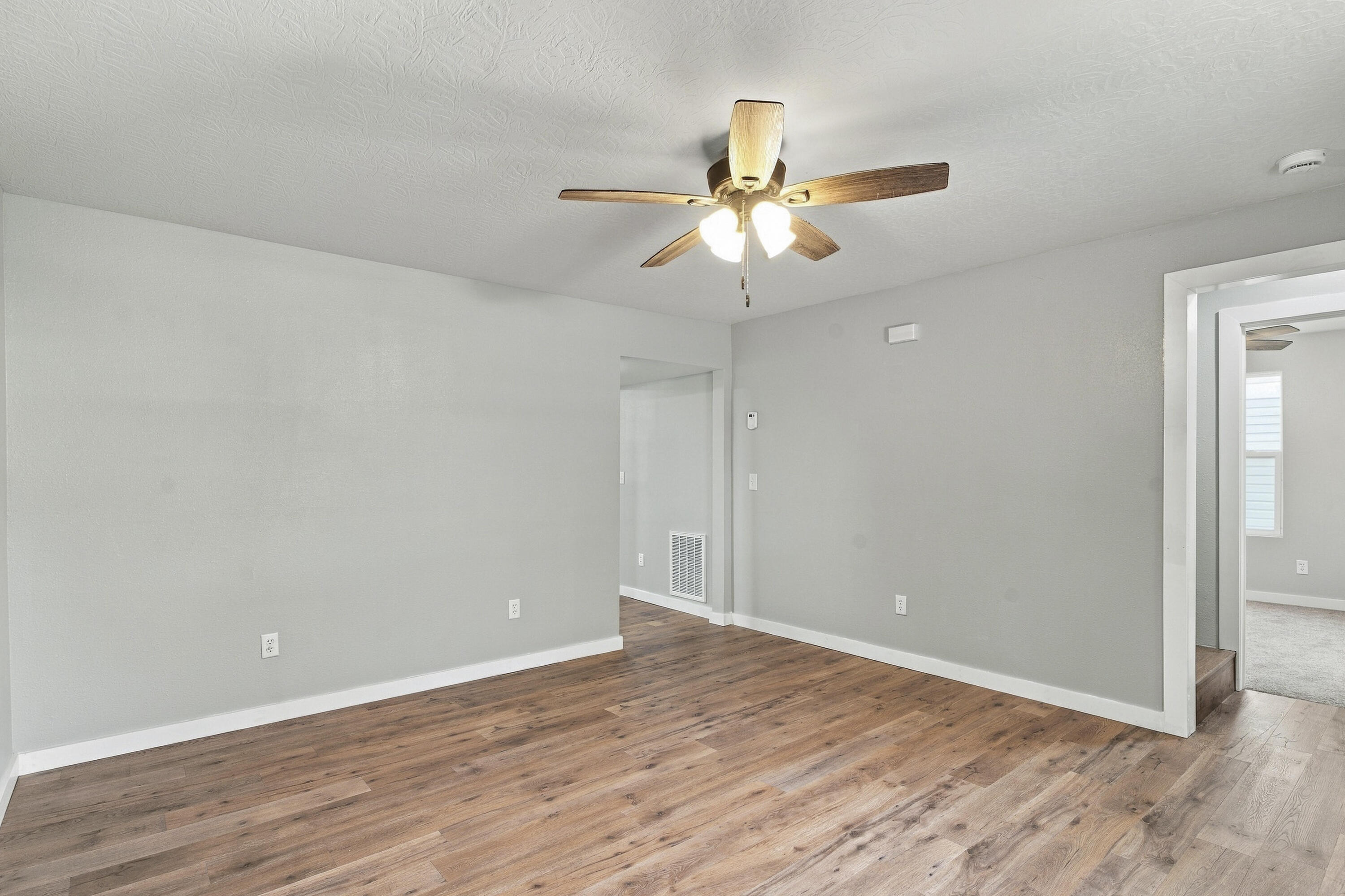 1313 North Clifton Avenue Property Photo 9