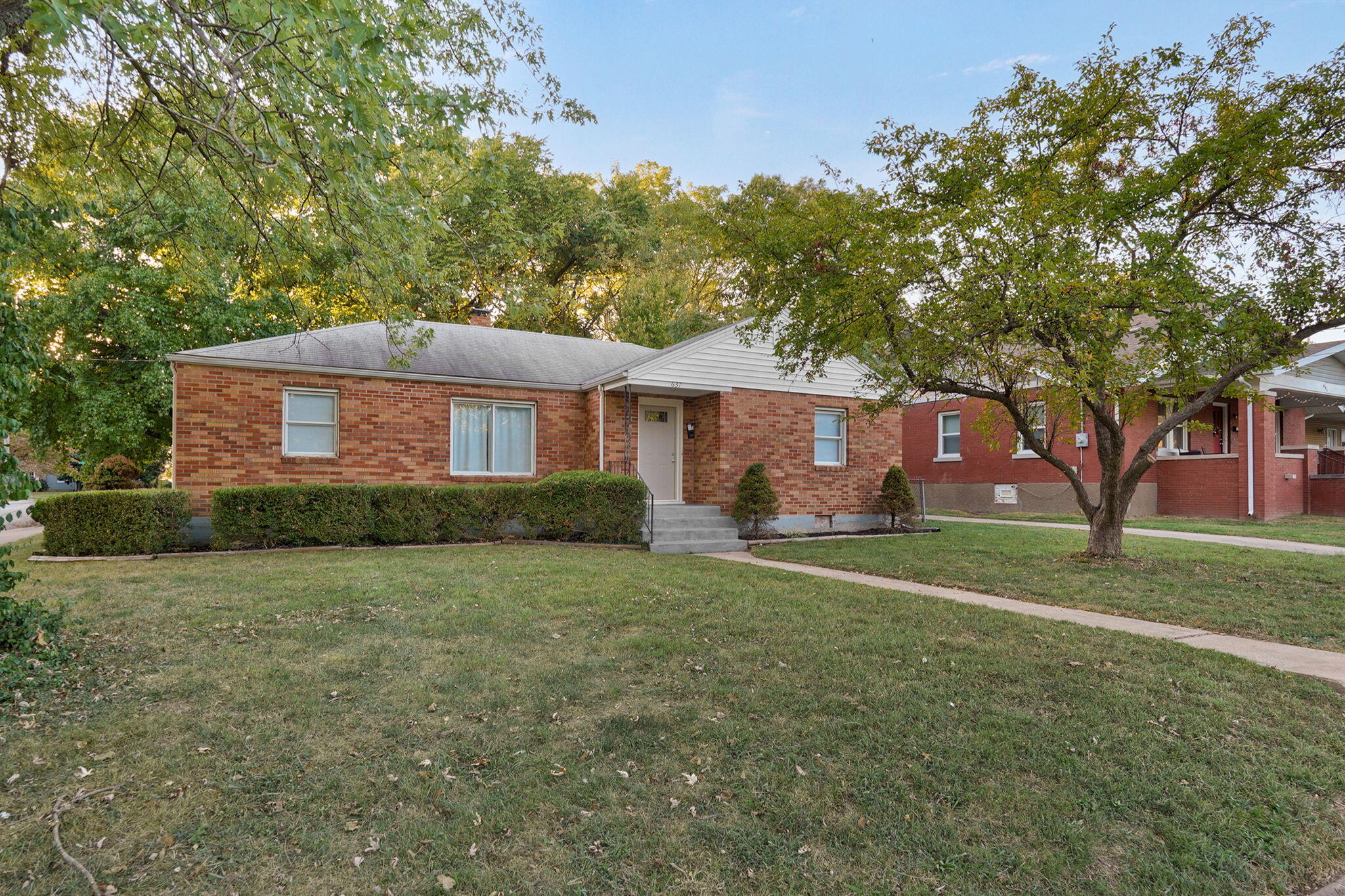 637 South Kickapoo Avenue Property Photo 3