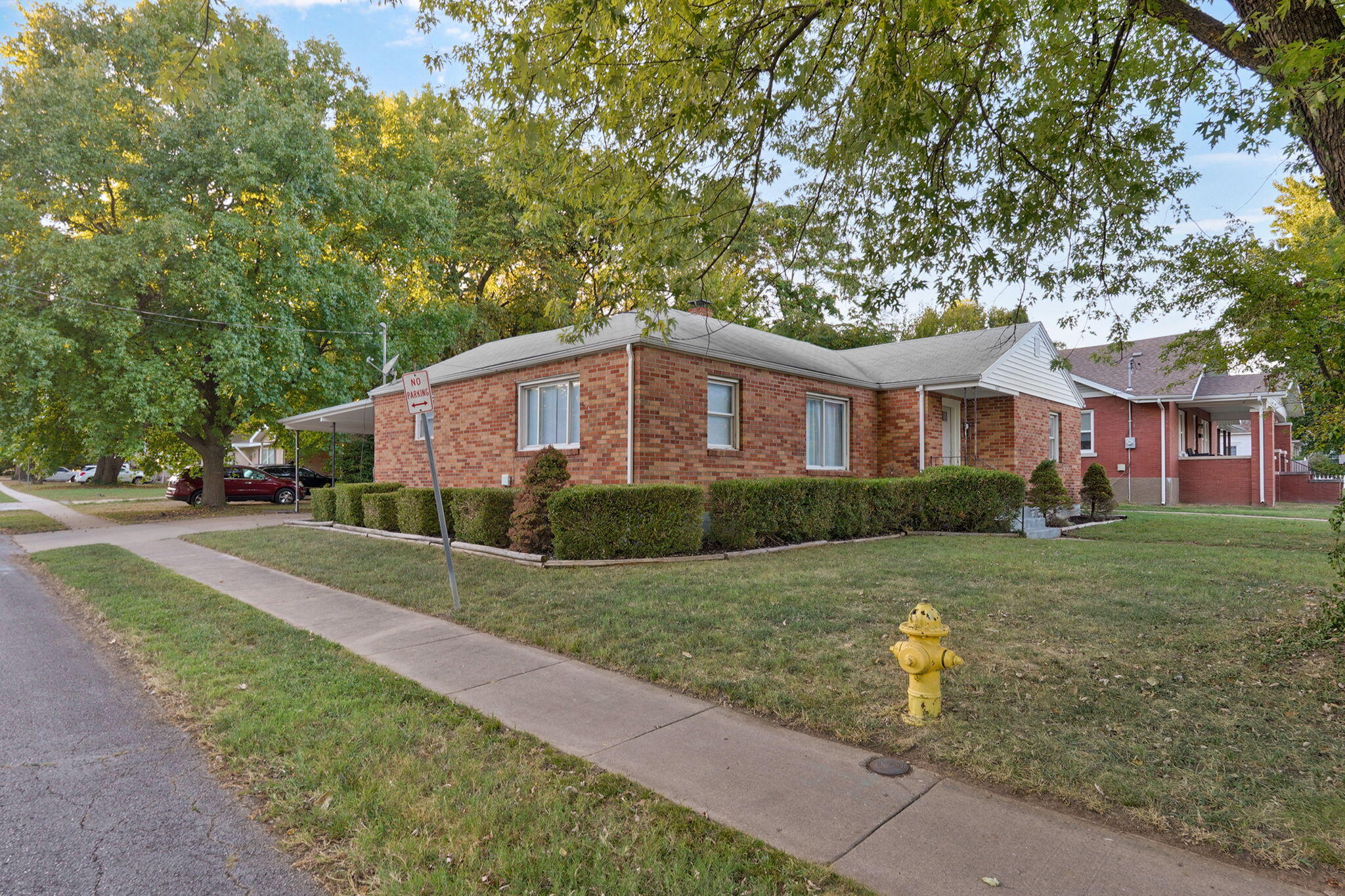 637 South Kickapoo Avenue Property Photo 4