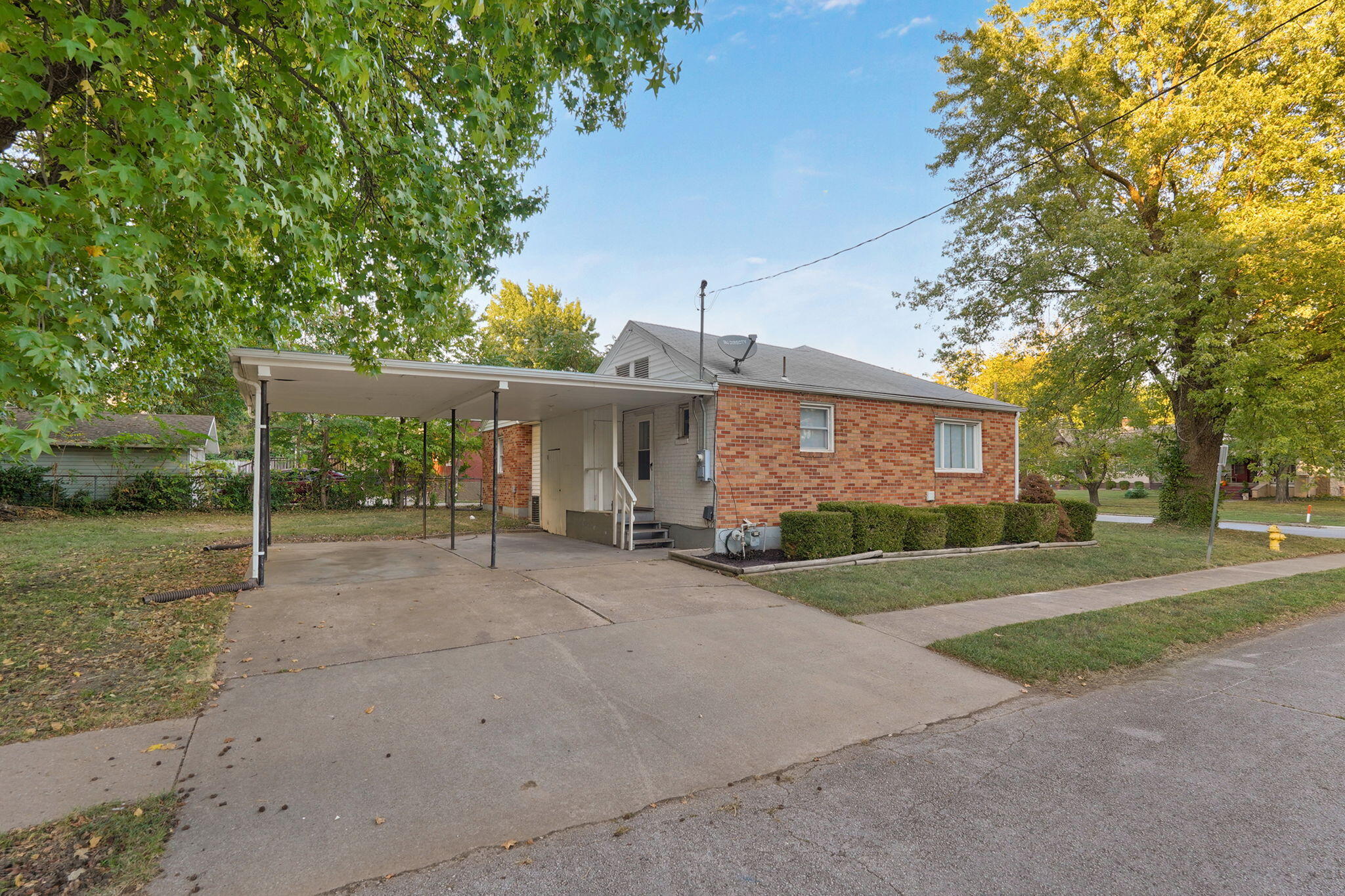 637 South Kickapoo Avenue Property Photo 5