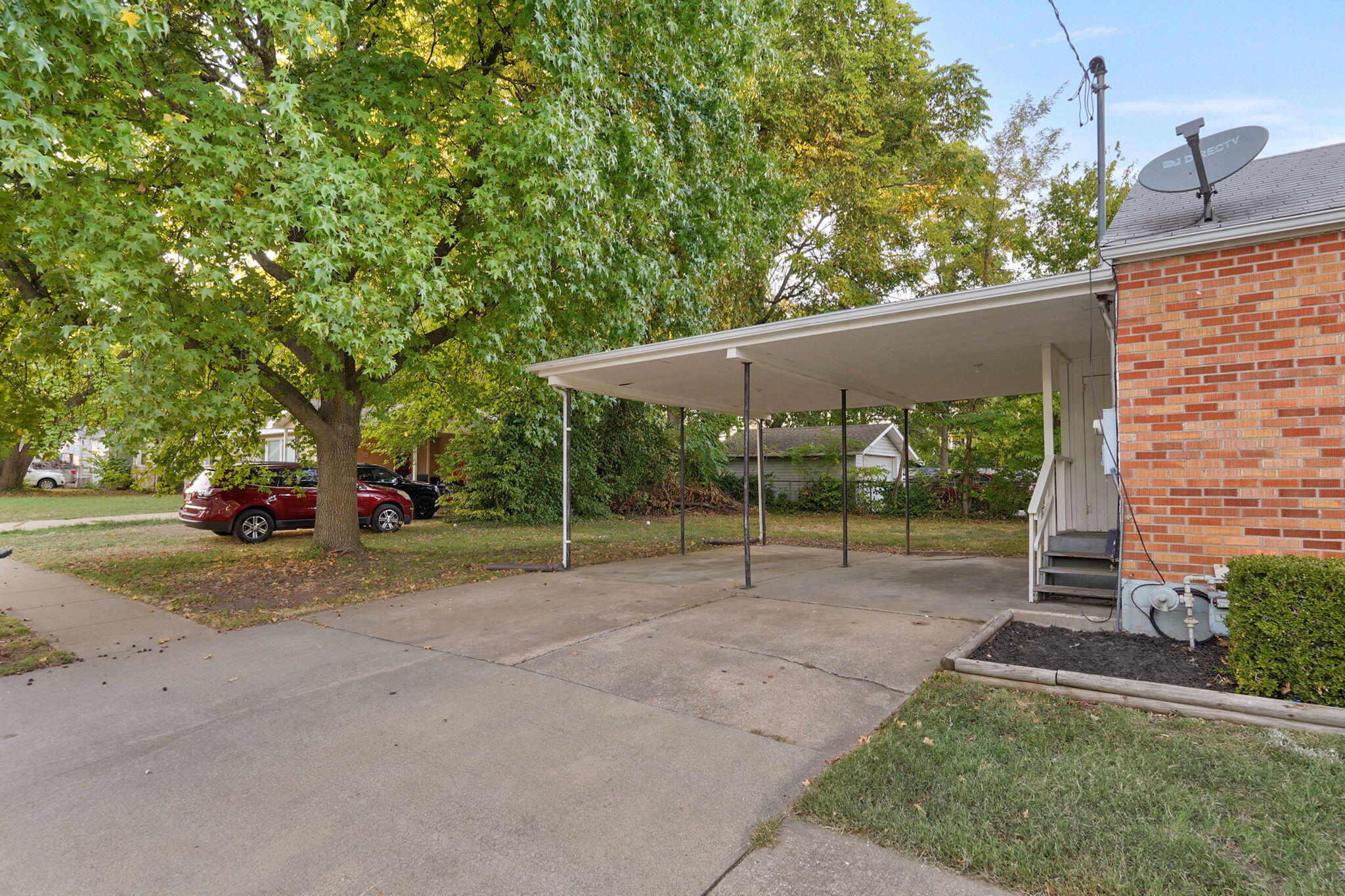 637 South Kickapoo Avenue Property Photo 9