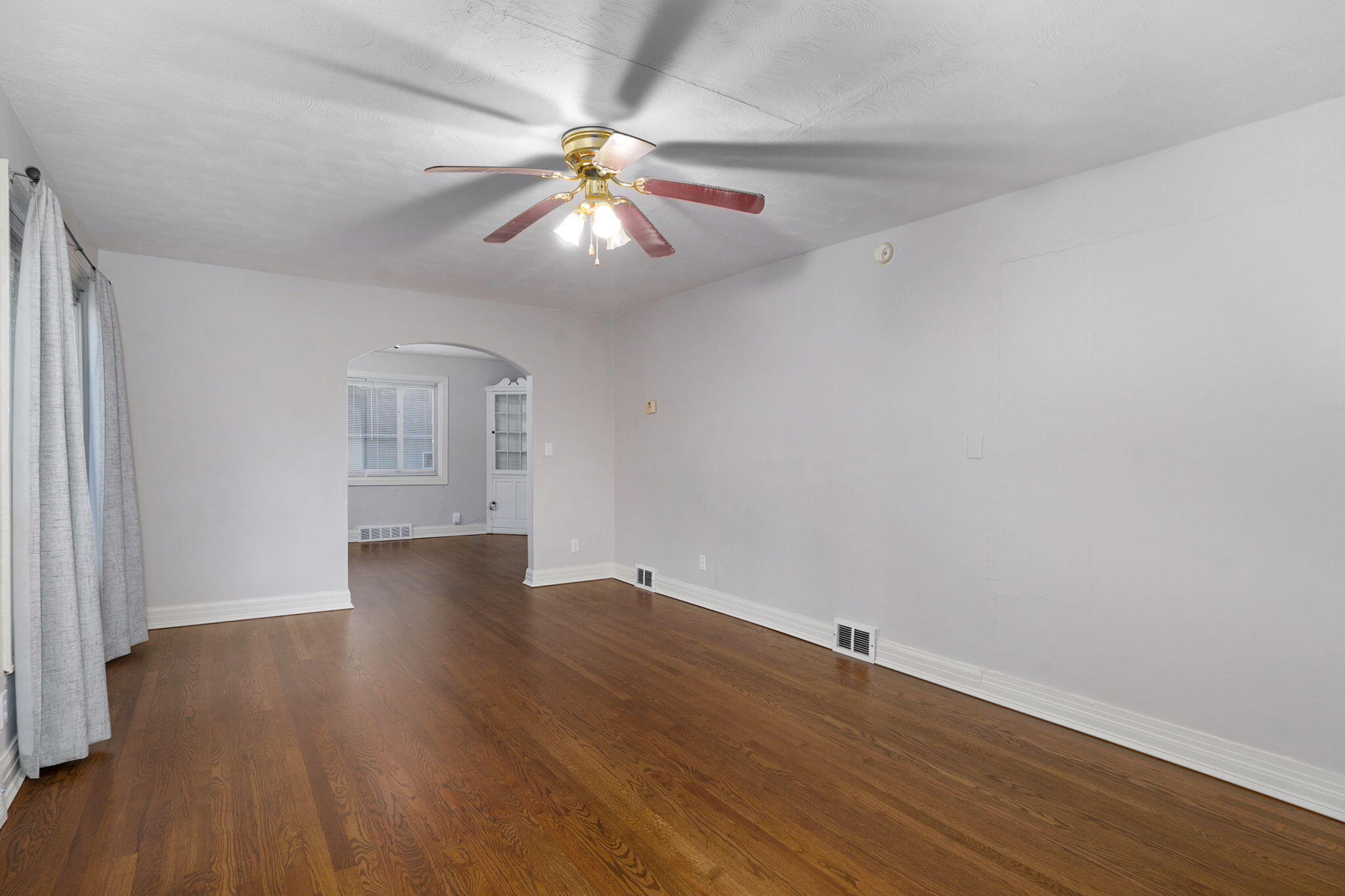 637 South Kickapoo Avenue Property Photo 10
