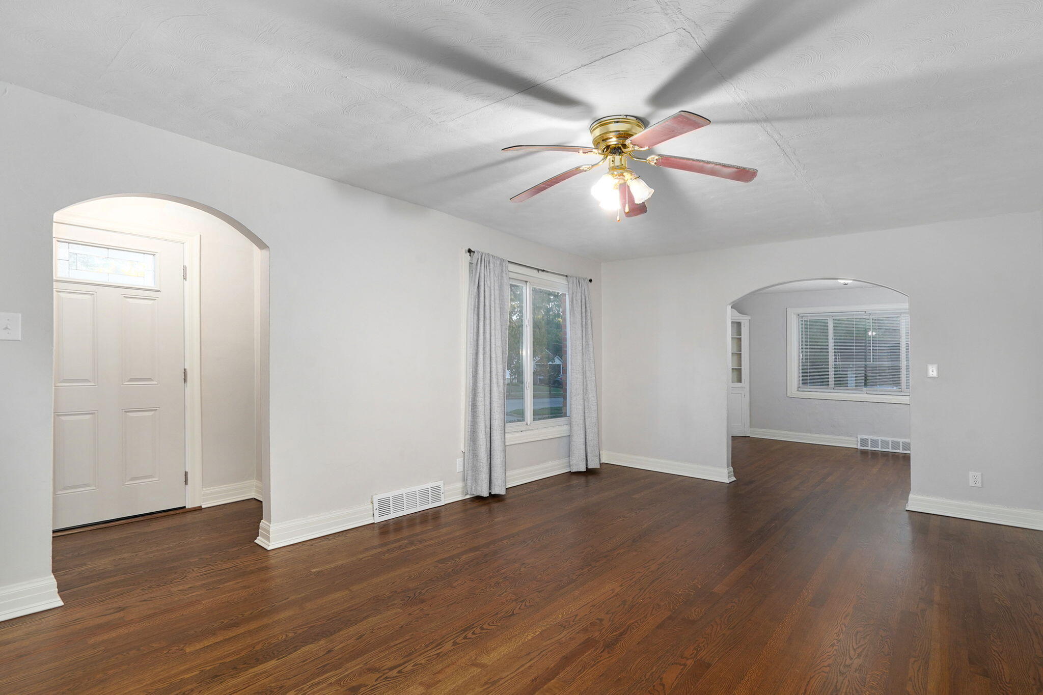637 South Kickapoo Avenue Property Photo 11