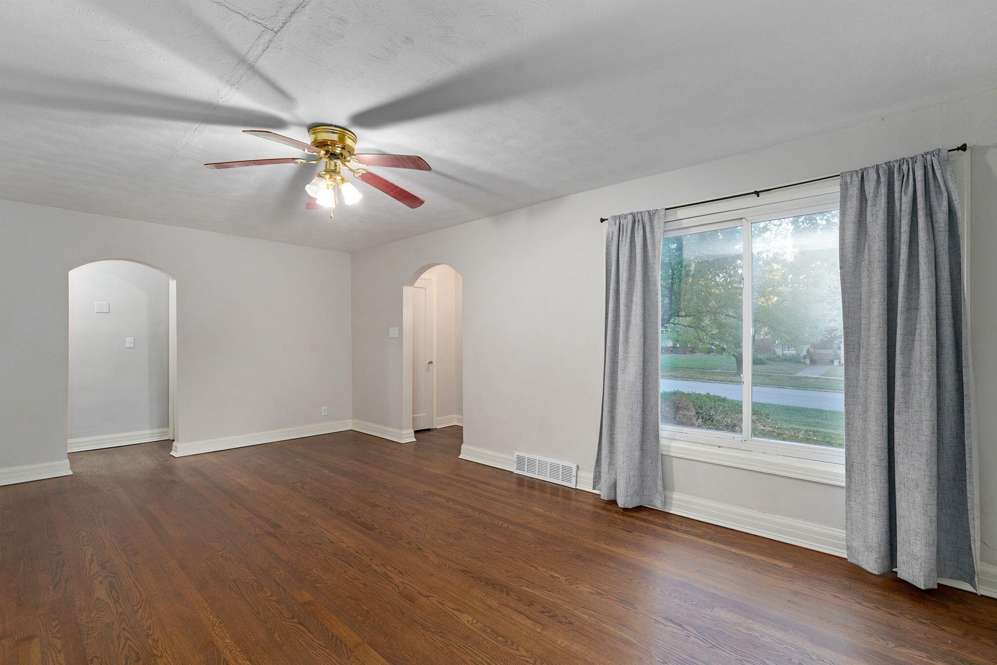 637 South Kickapoo Avenue Property Photo 12