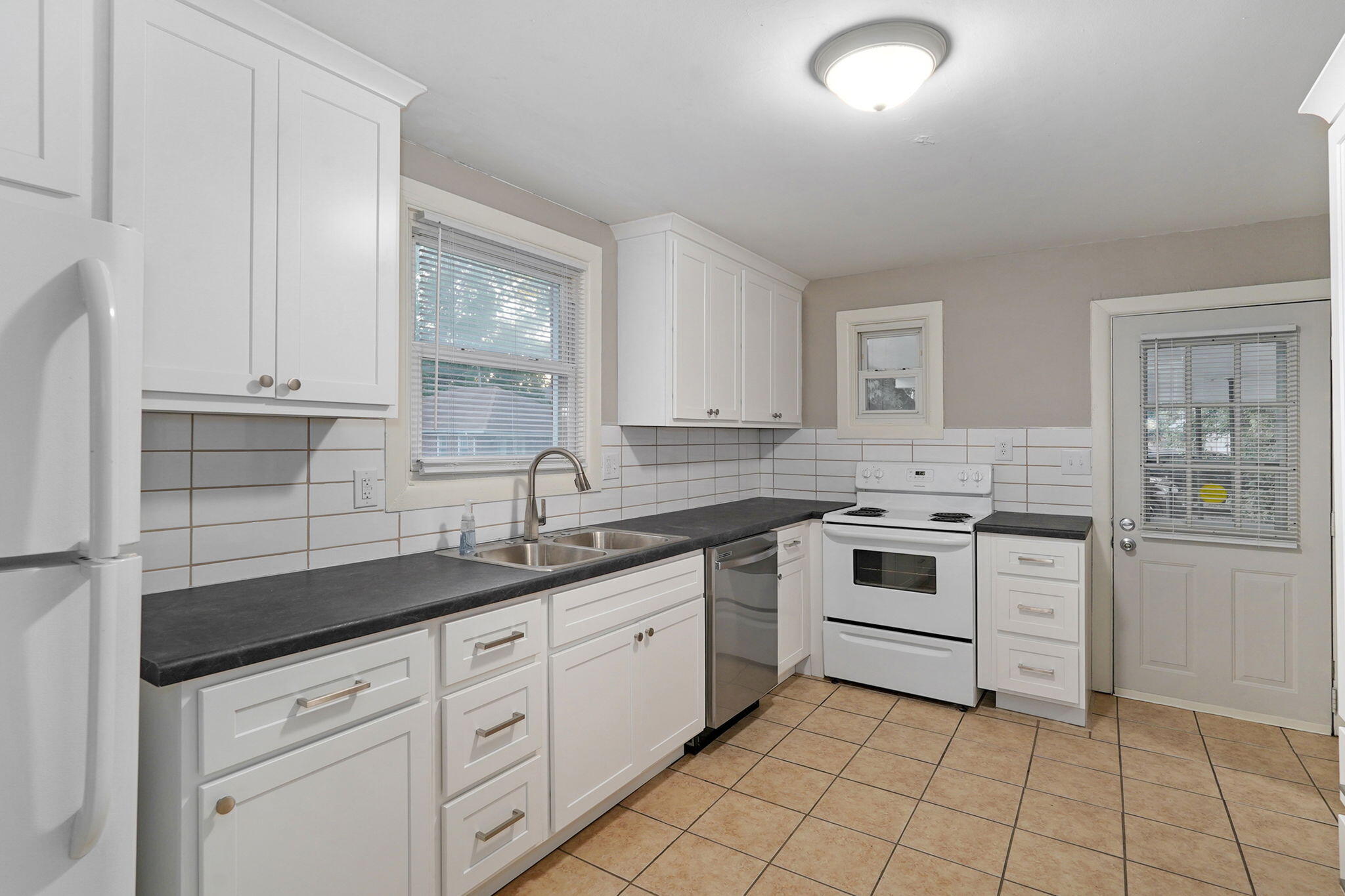 637 South Kickapoo Avenue Property Photo 15