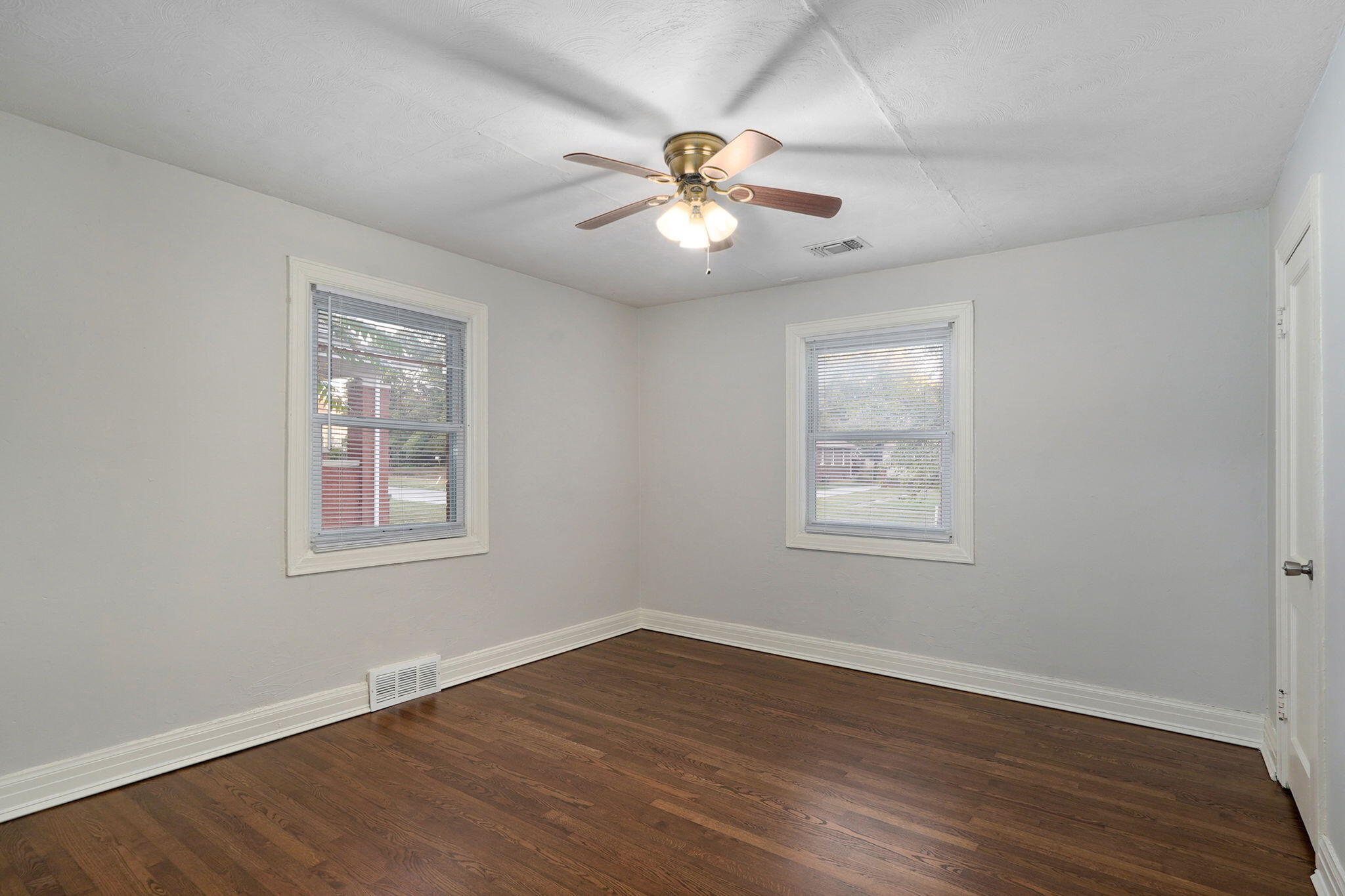 637 South Kickapoo Avenue Property Photo 18