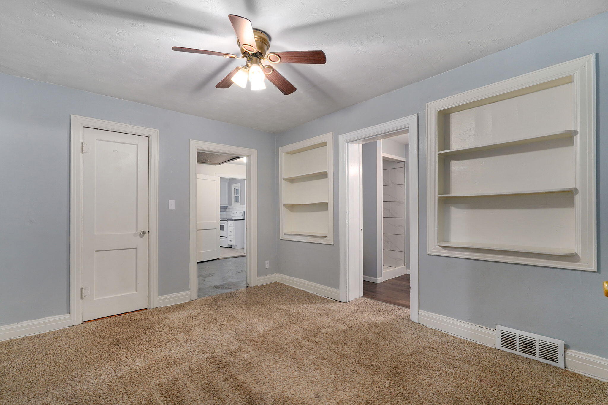 637 South Kickapoo Avenue Property Photo 21