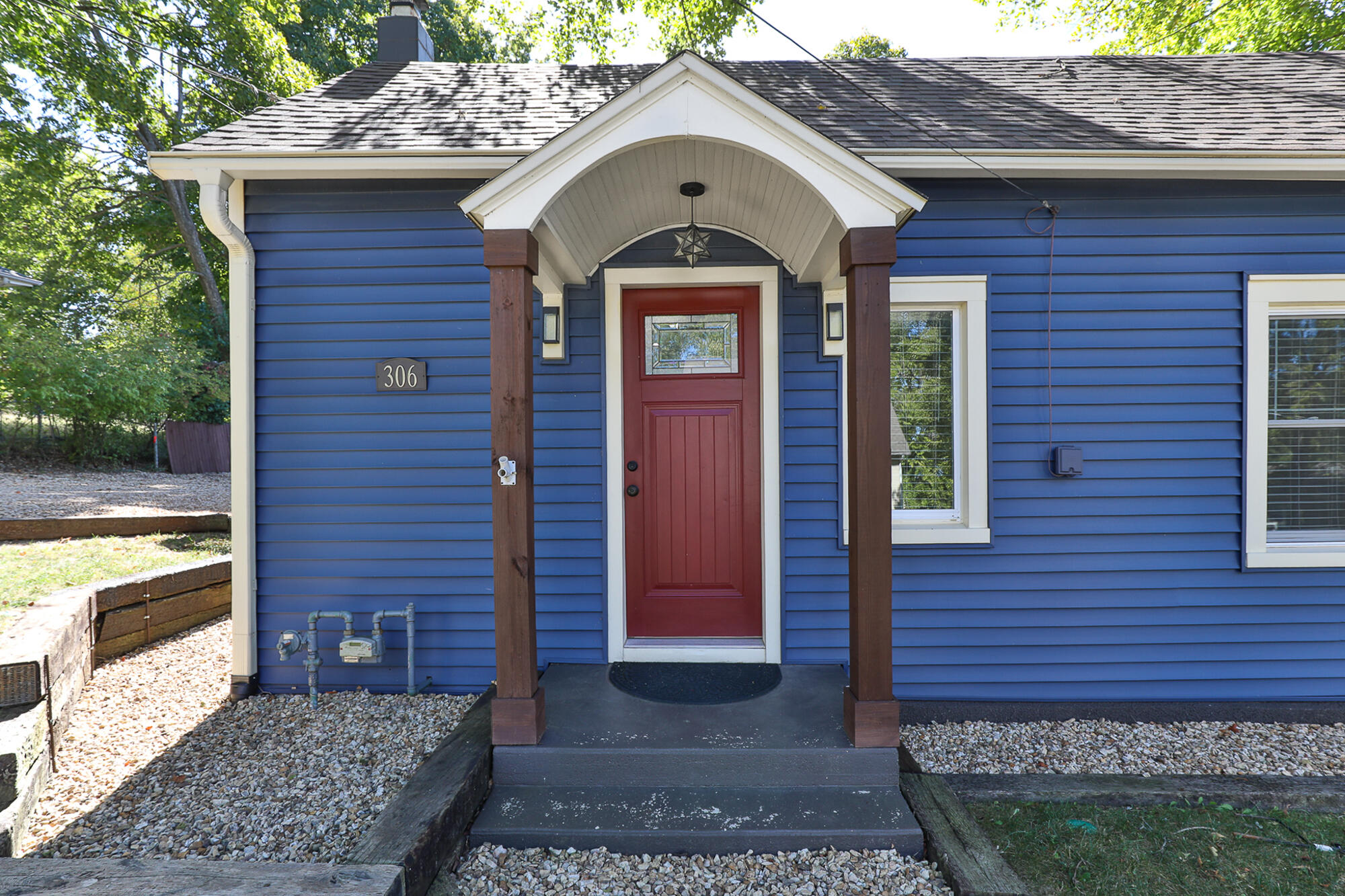 306 East Oak Street Property Photo 4