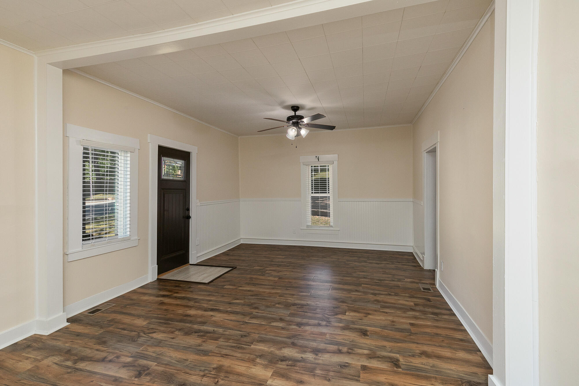 306 East Oak Street Property Photo 5
