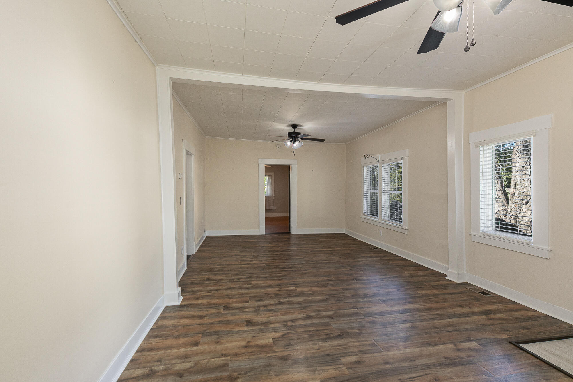 306 East Oak Street Property Photo 6