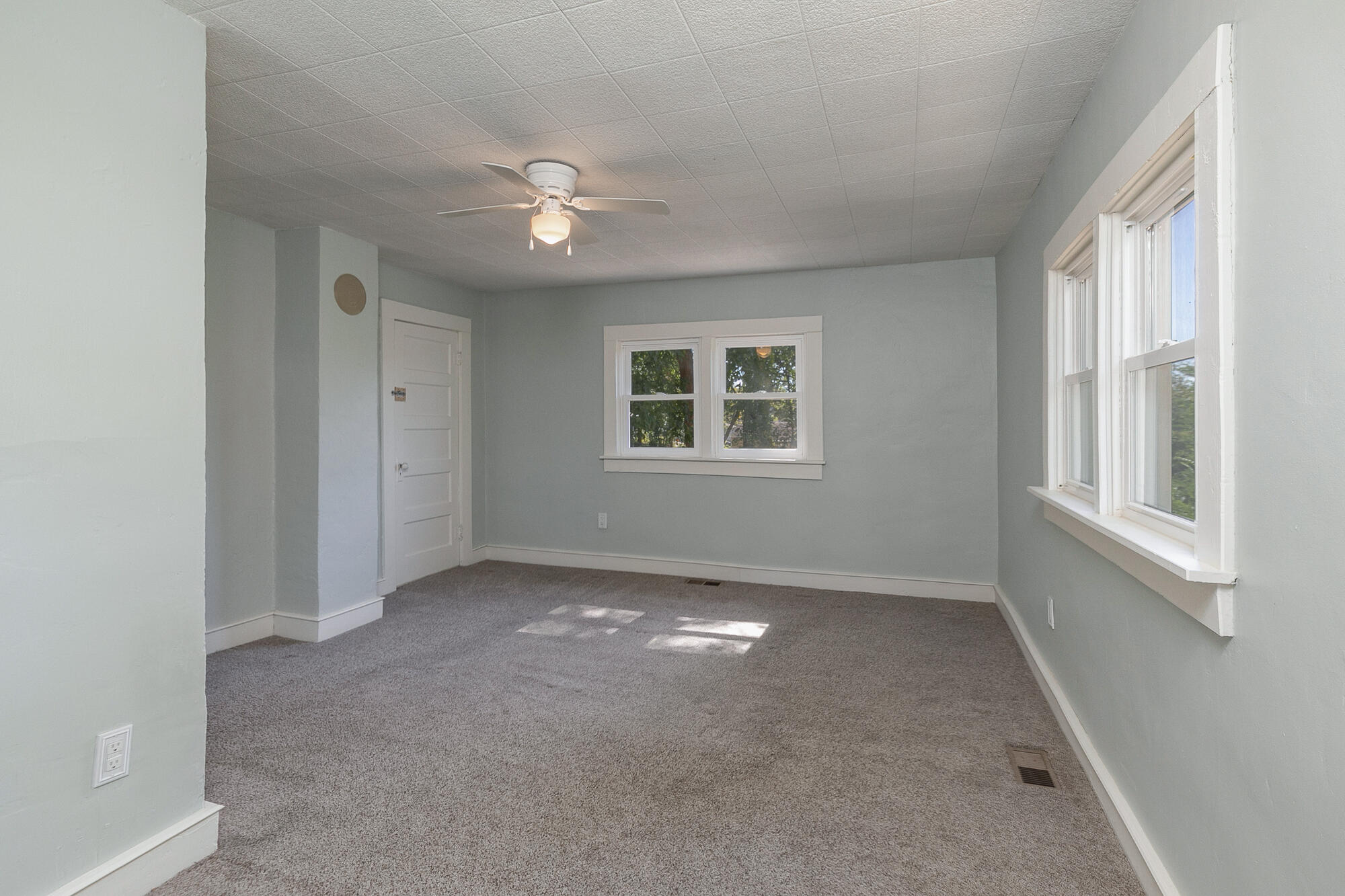 306 East Oak Street Property Photo 18