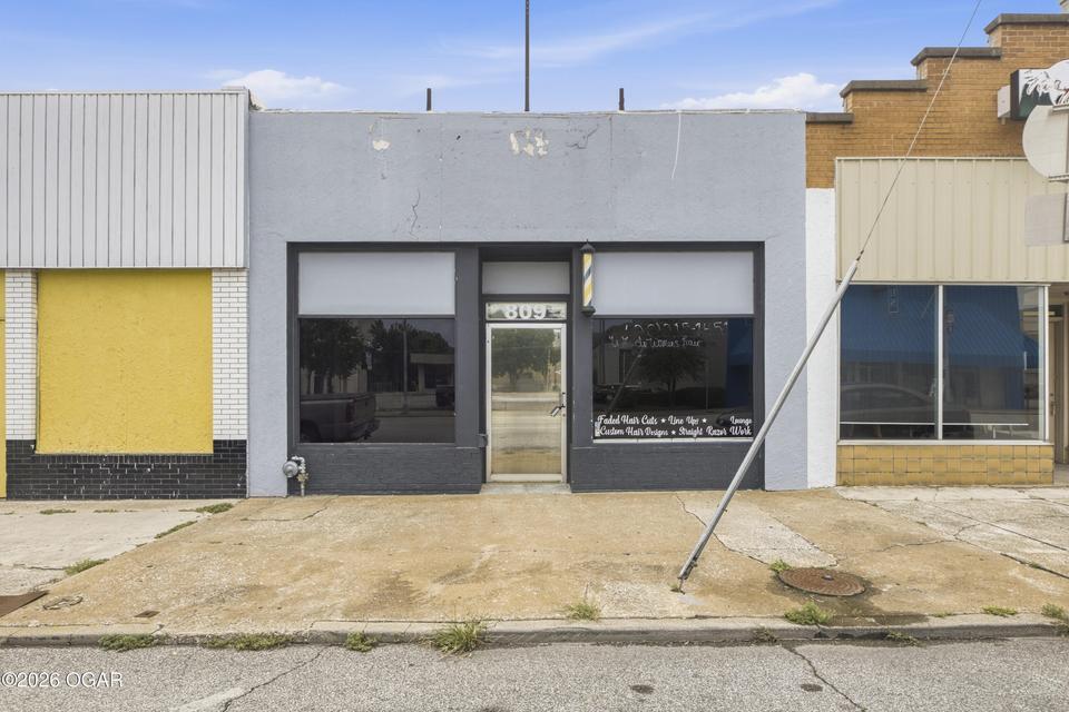 809 South Main Street Property Photo 1