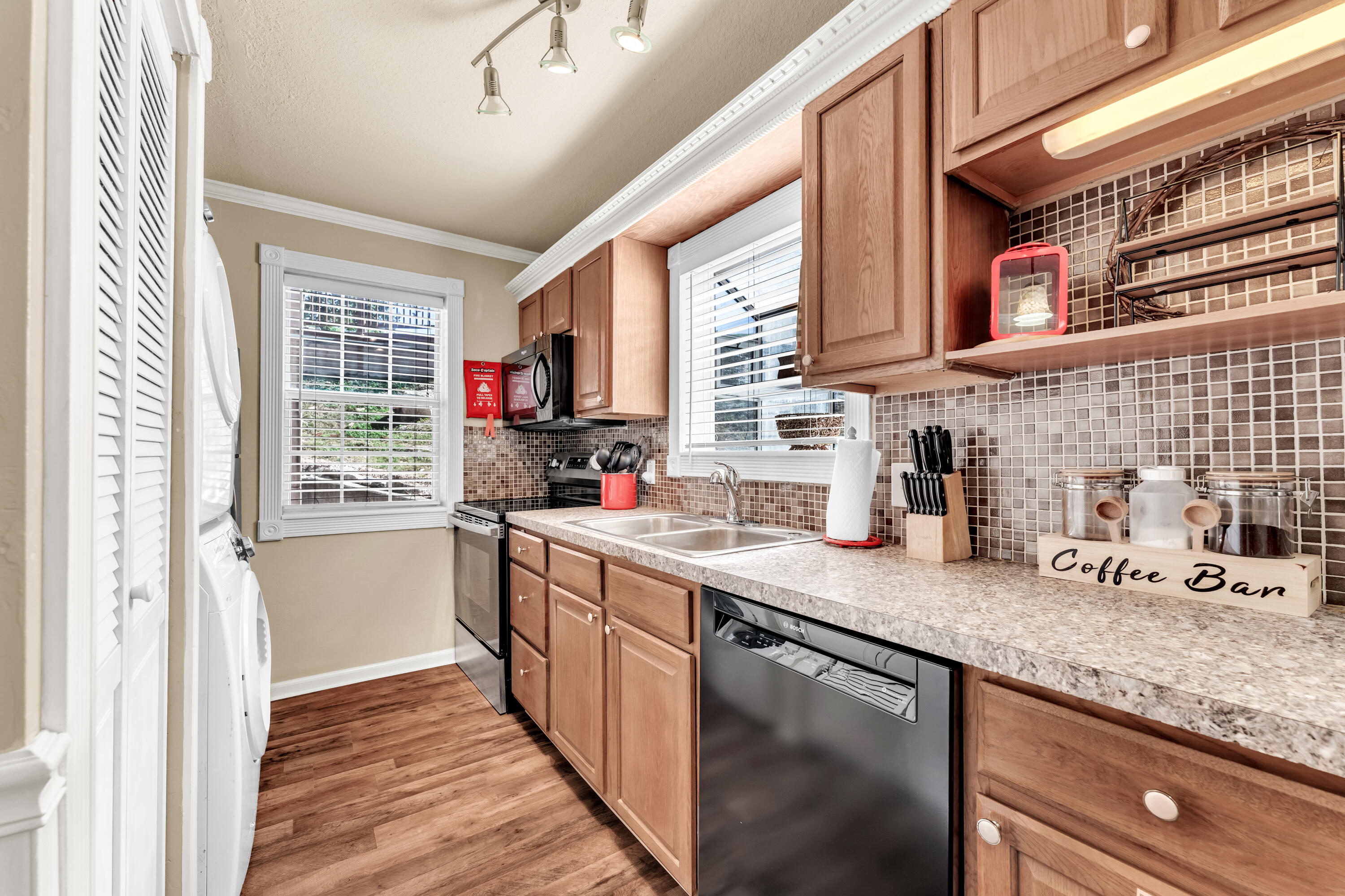 6 Woodpecker Lane # 1 Property Photo 10
