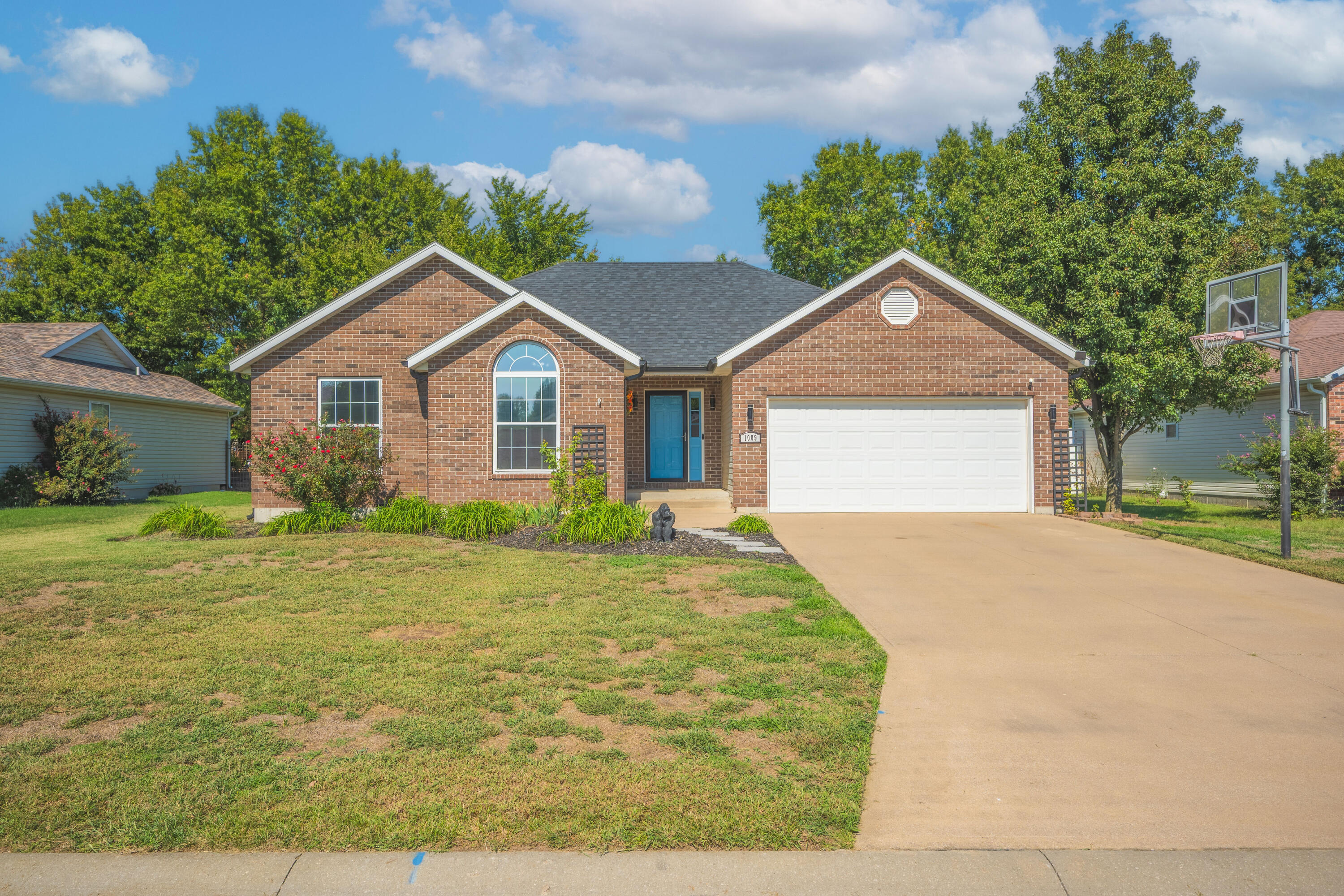 1009 Abby Lane Property Photo 1