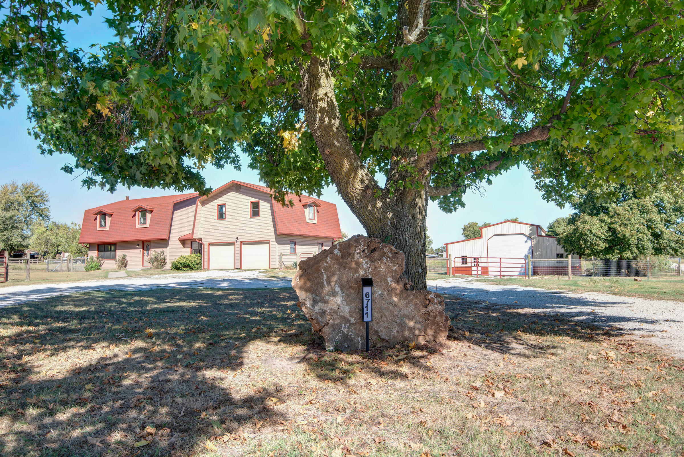 6711 North Farm Road 97 Property Photo 1