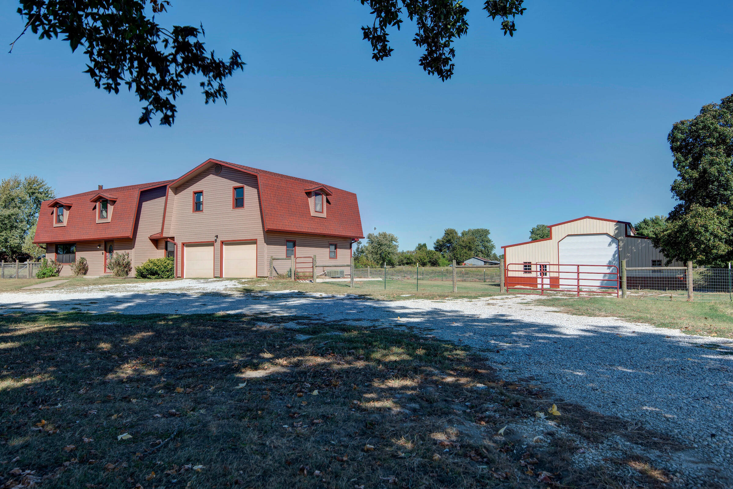 6711 North Farm Road 97 Property Photo 4