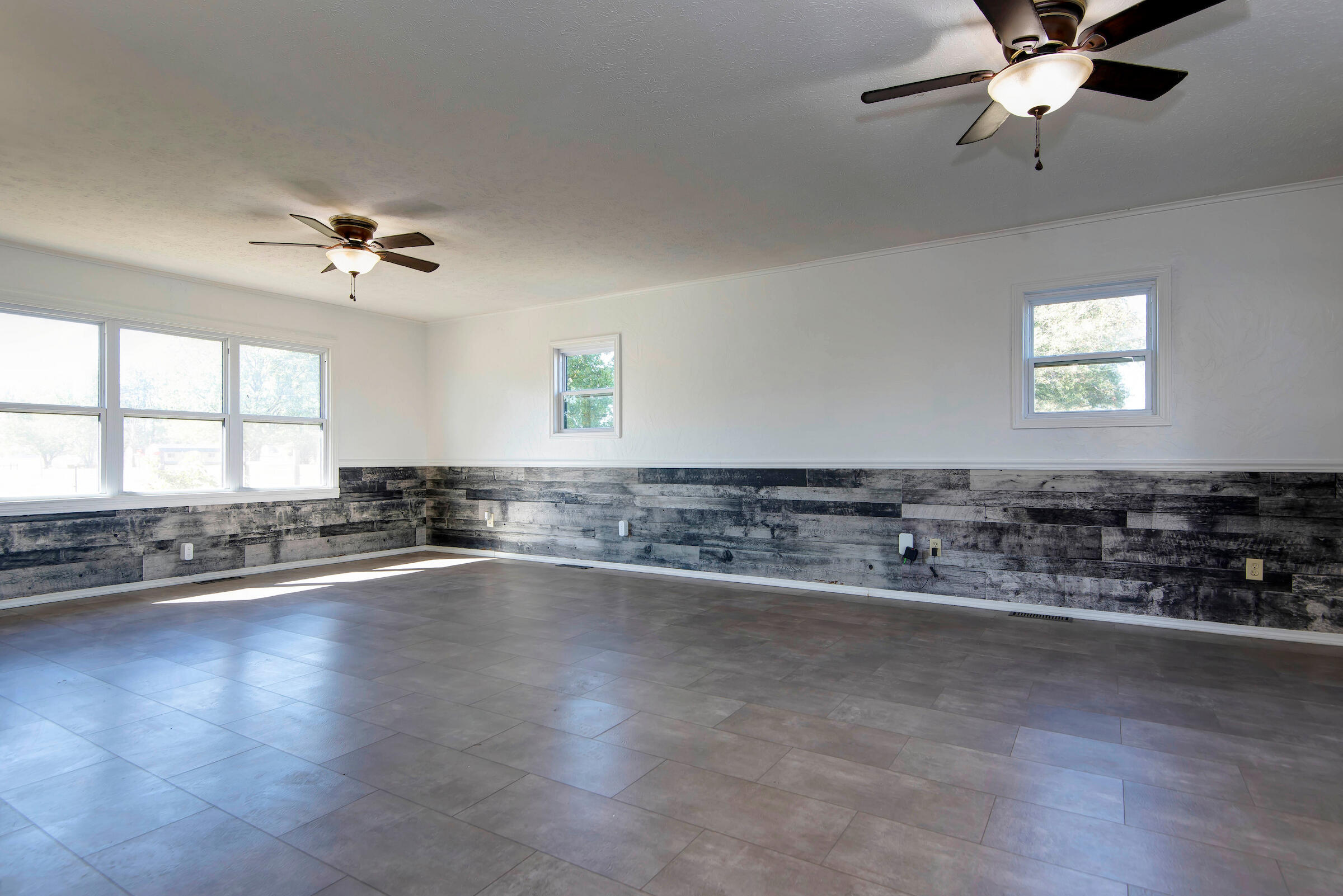 6711 North Farm Road 97 Property Photo 8