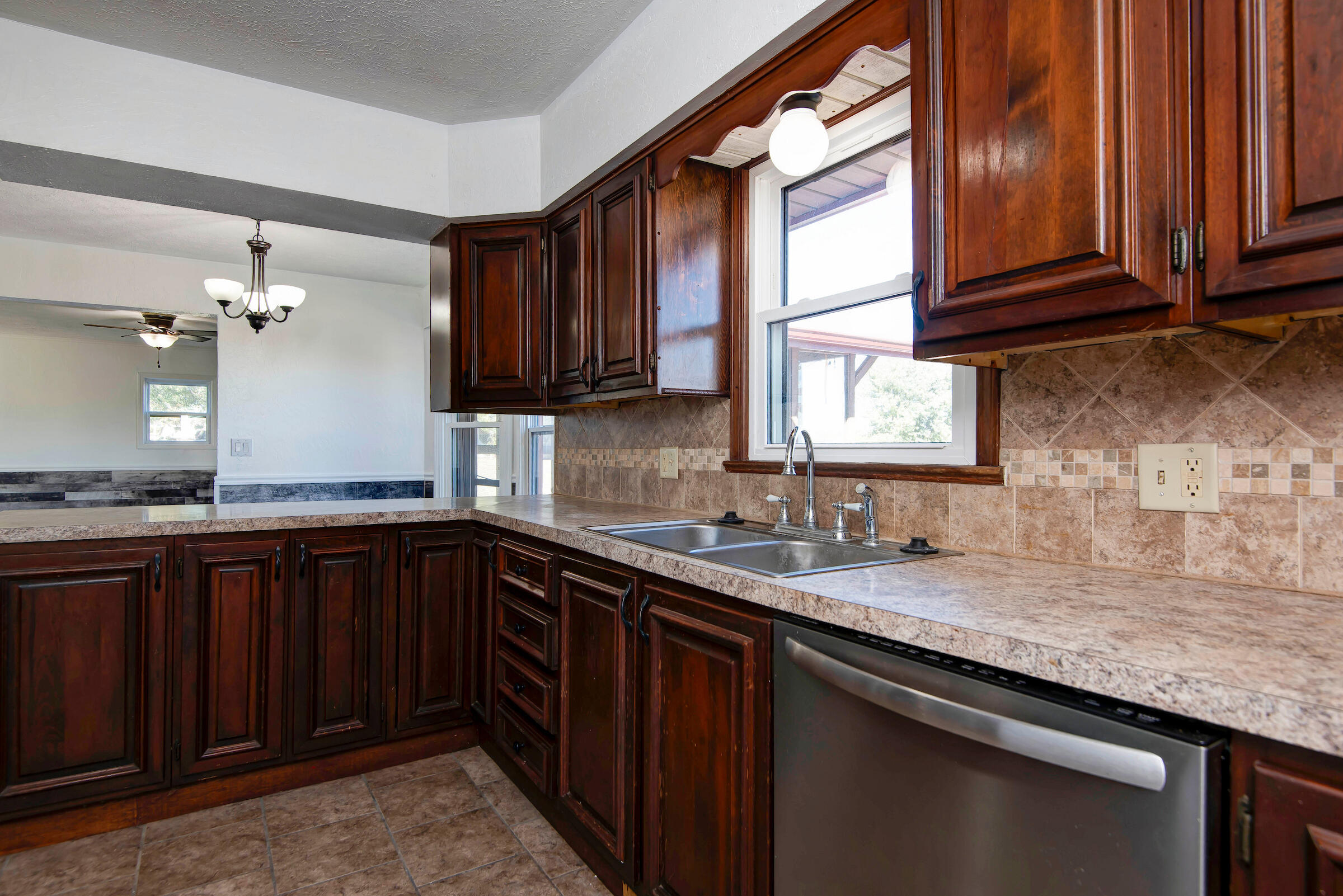 6711 North Farm Road 97 Property Photo 15