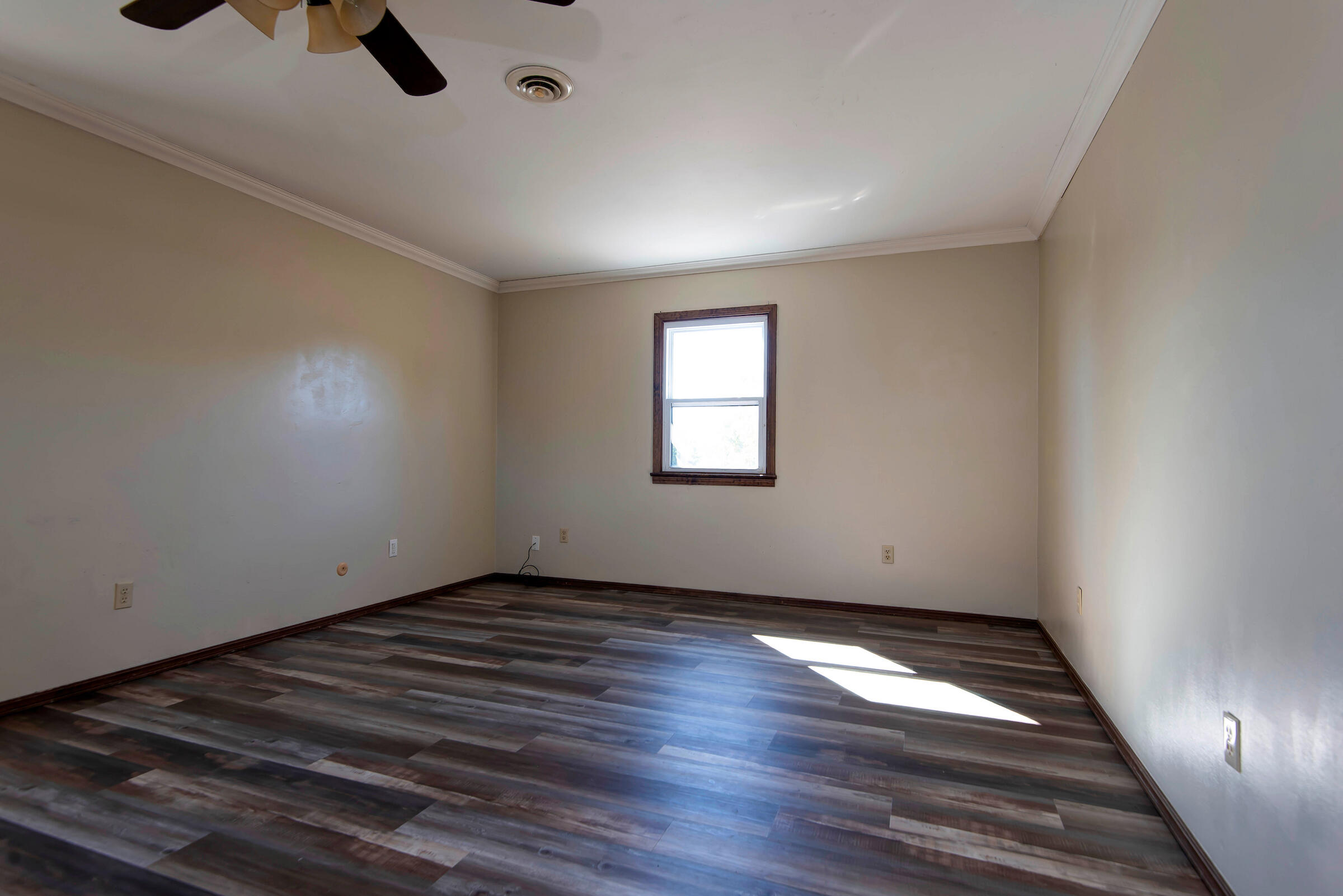 6711 North Farm Road 97 Property Photo 29