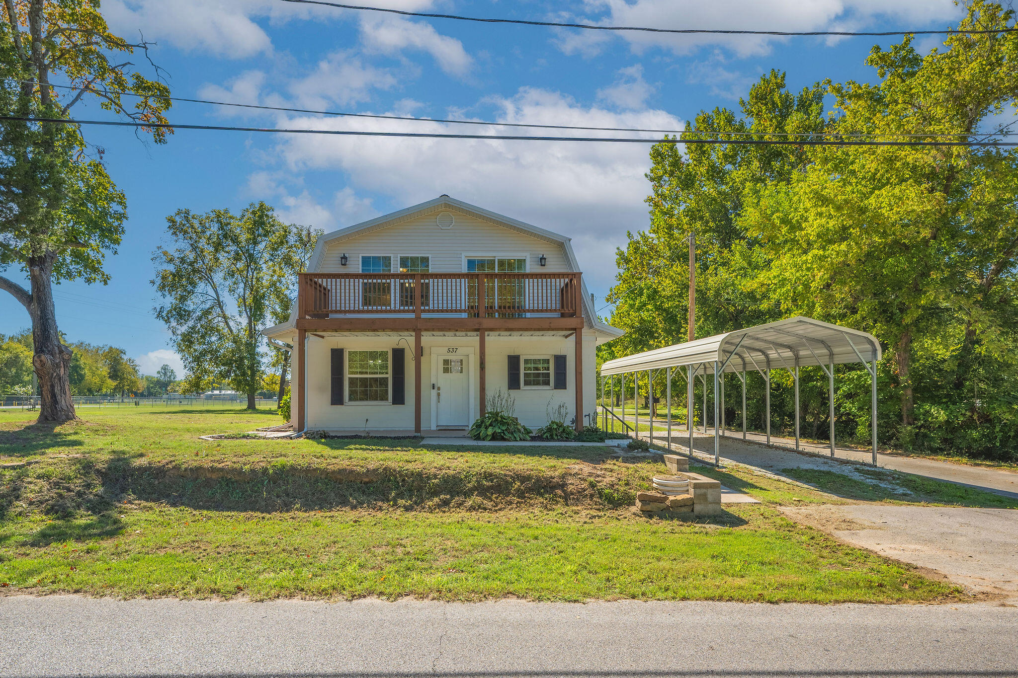 537 East Spring Street Property Photo 1