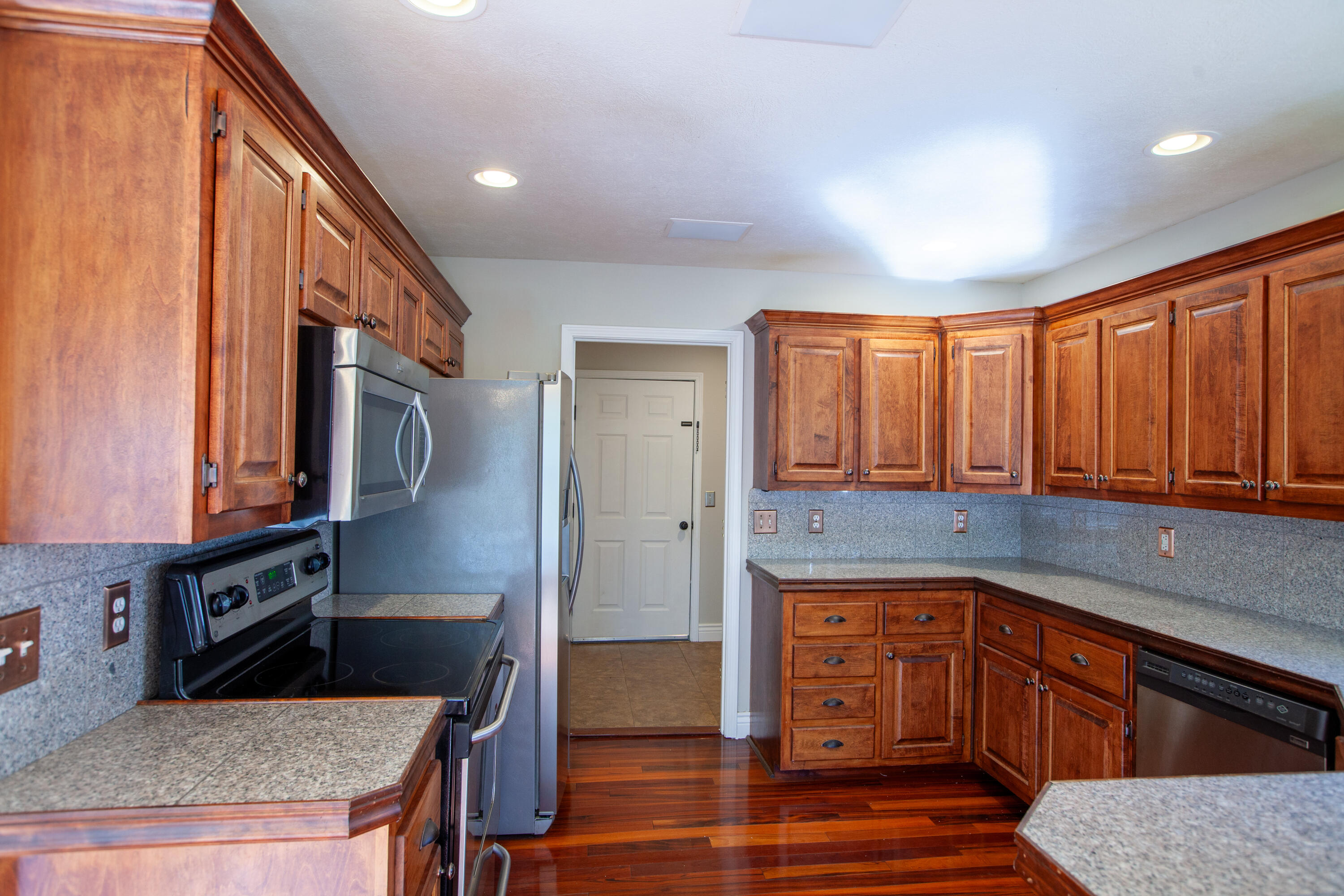 4310 South Mentor Avenue Property Photo 8